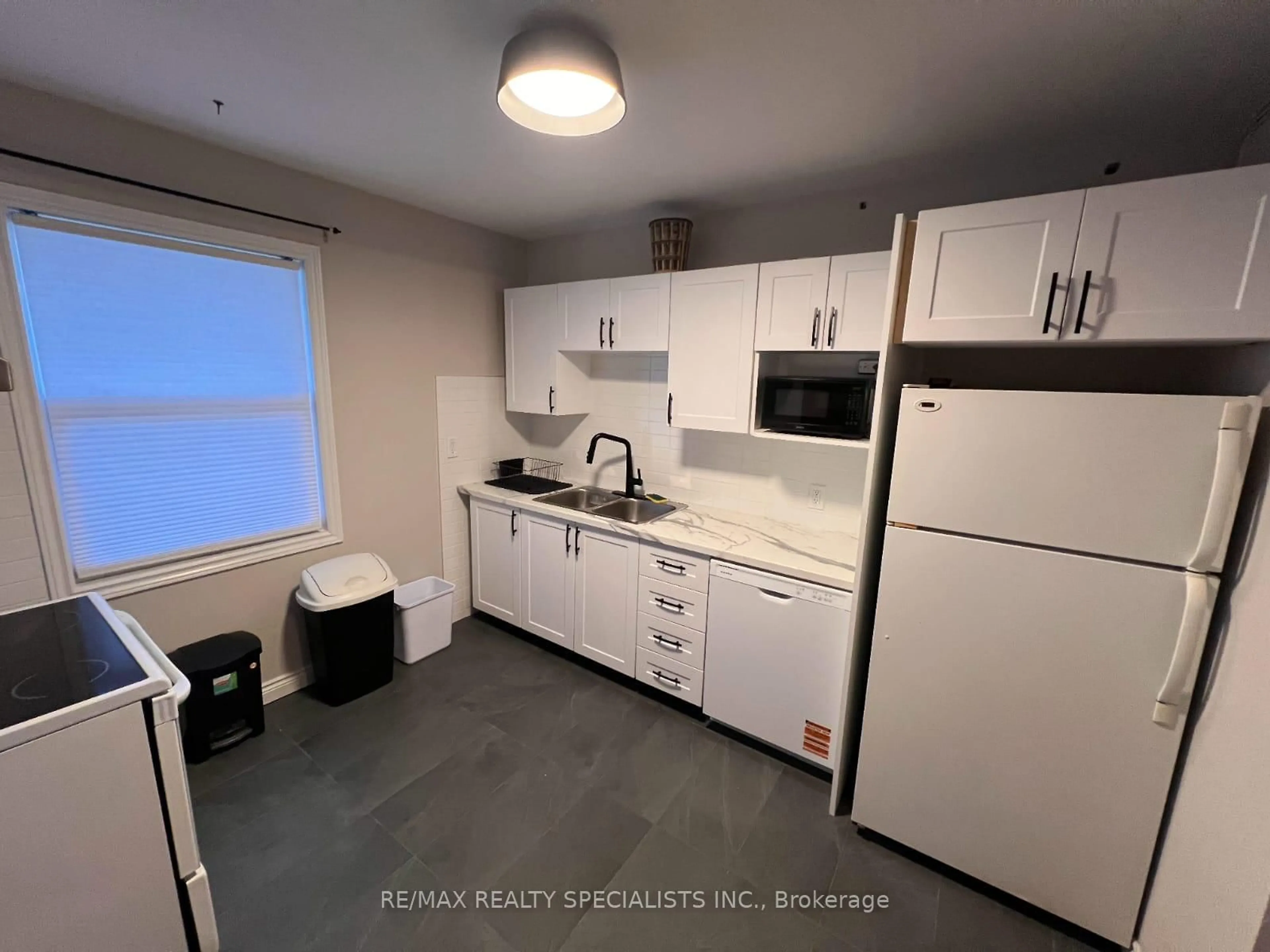 Standard kitchen, unknown for 786 Walker St, London East Ontario N5Z 1J4