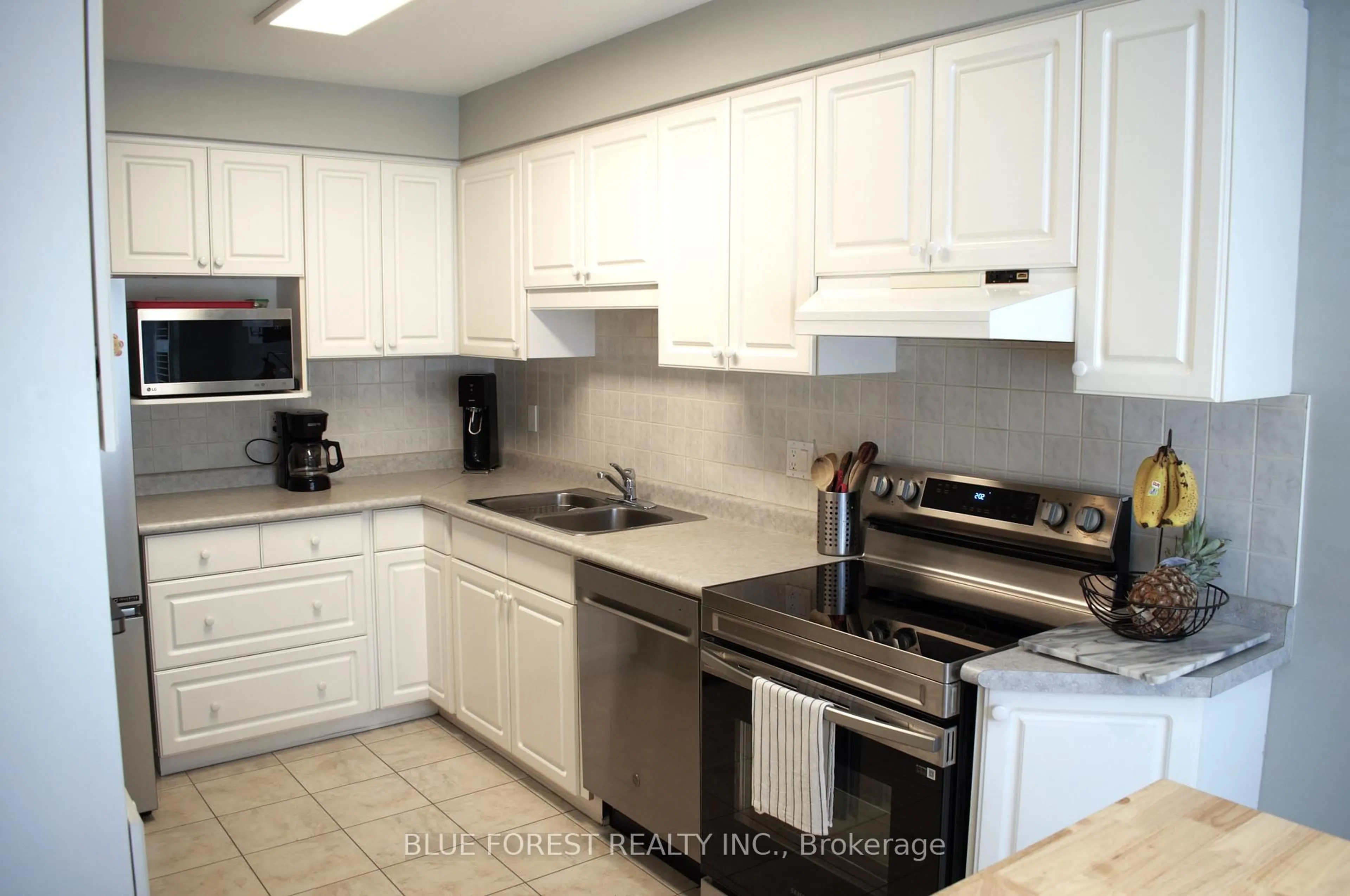 Standard kitchen, unknown for 410 Ambleside Dr #3, London North Ontario N6G 4Y3