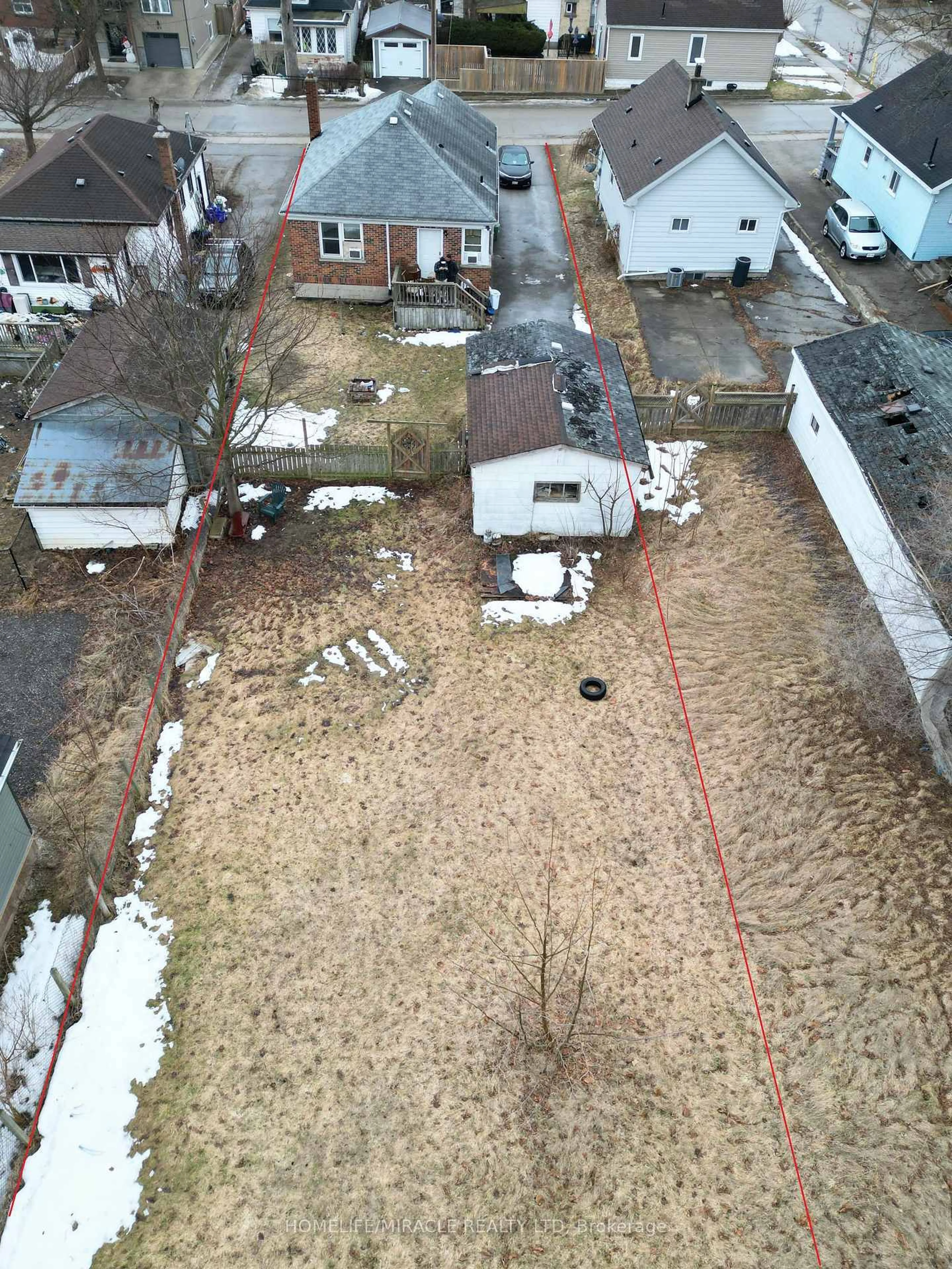 A pic from outside/outdoor area/front of a property/back of a property/a pic from drone, street for 38 Oliver St, London East Ontario N5Z 2E6