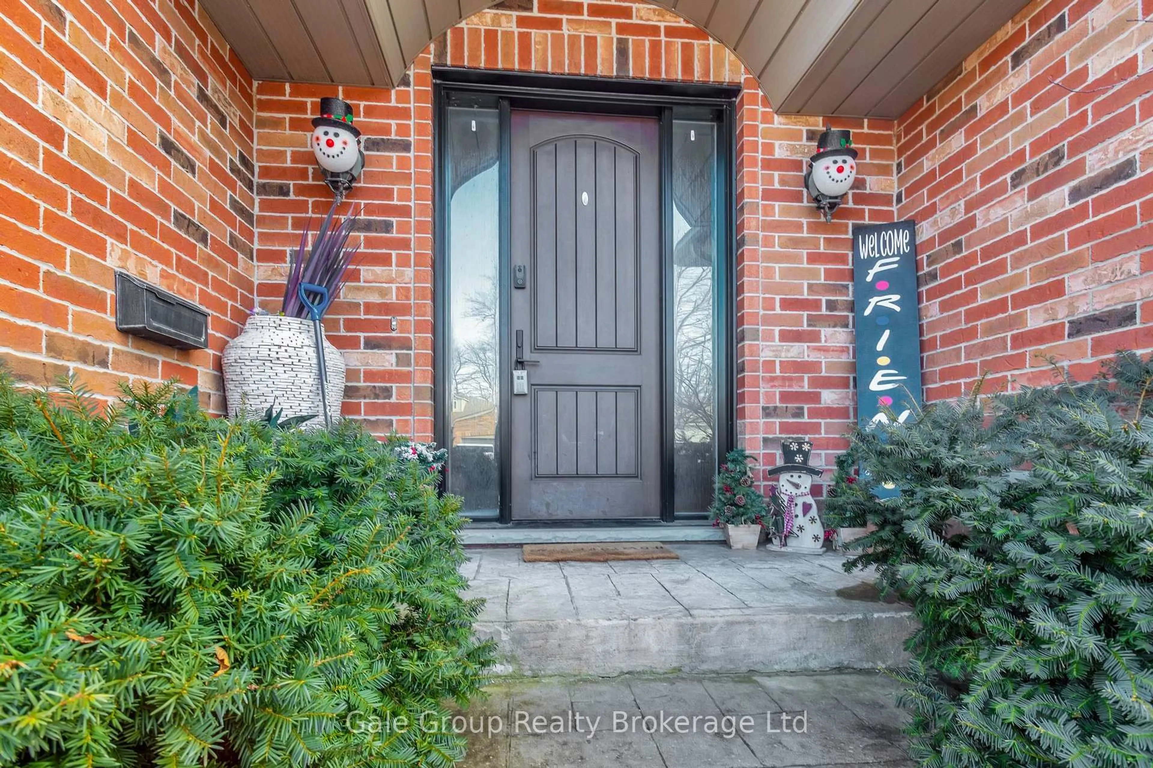 Indoor entryway for 26 Woodland Cres, Tillsonburg Ontario N4G 5R5