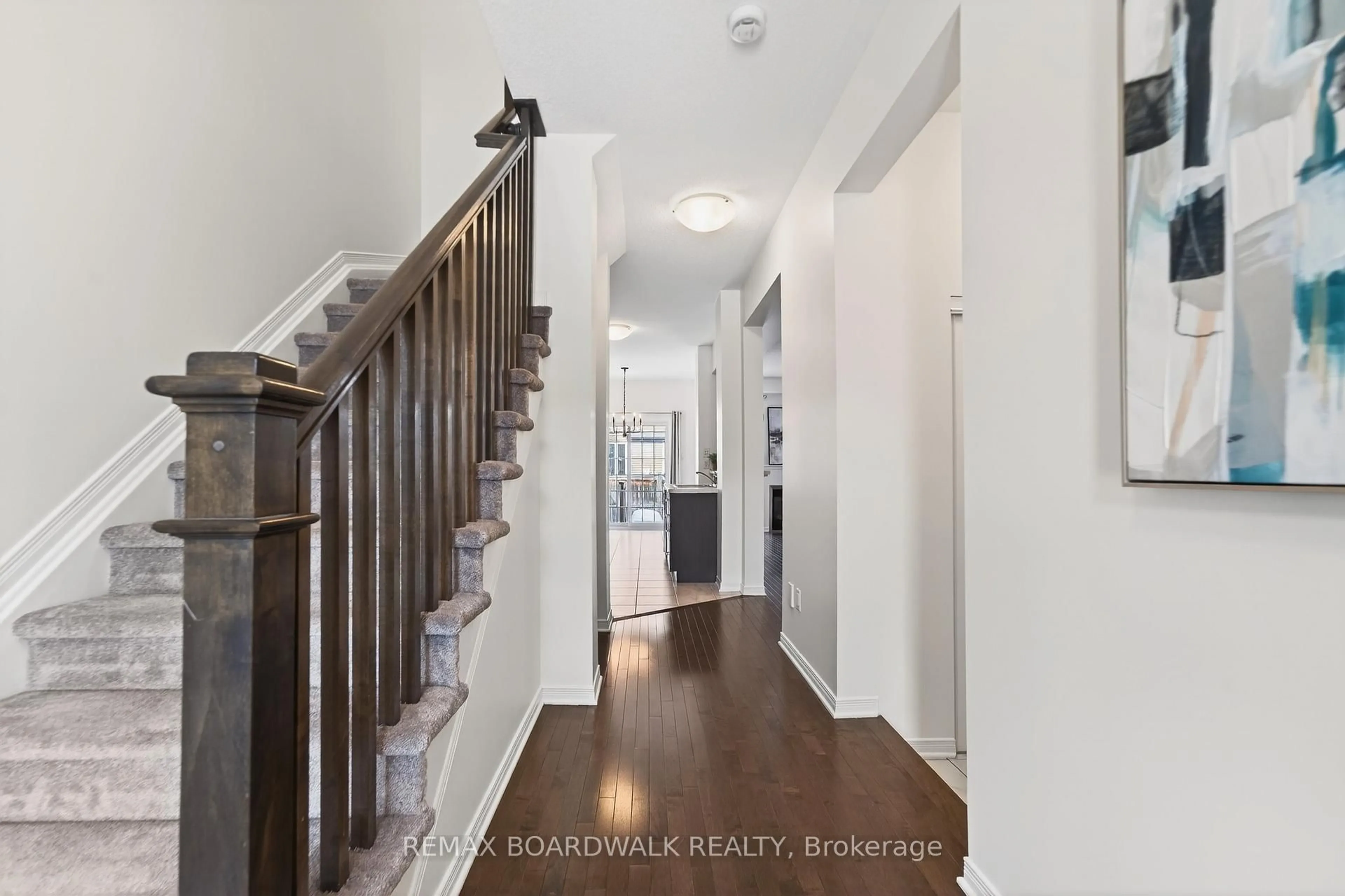 Indoor entryway for 716 Oakglade Ave, Ottawa Ontario K2M 0B3