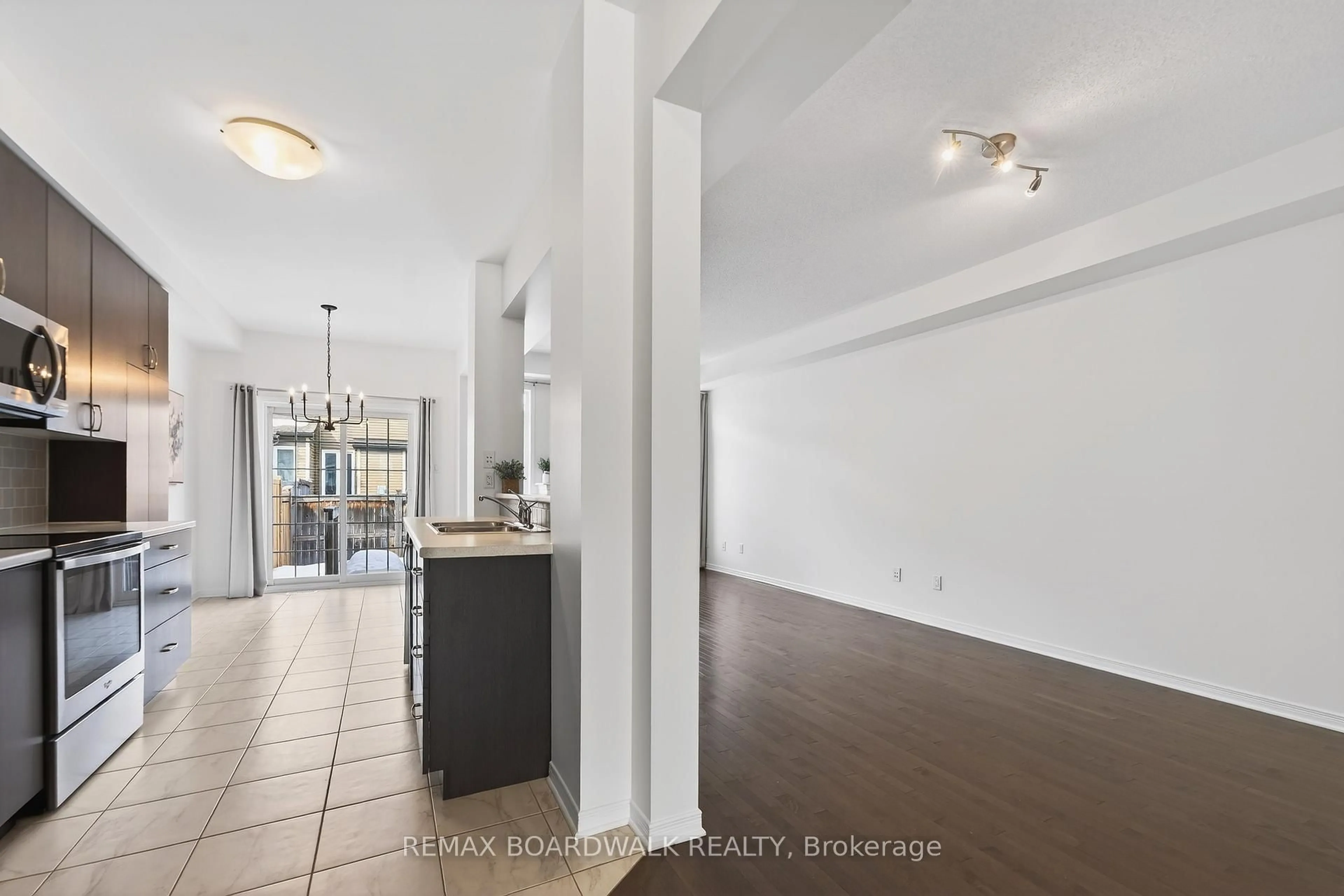 Open concept kitchen, unknown for 716 Oakglade Ave, Ottawa Ontario K2M 0B3