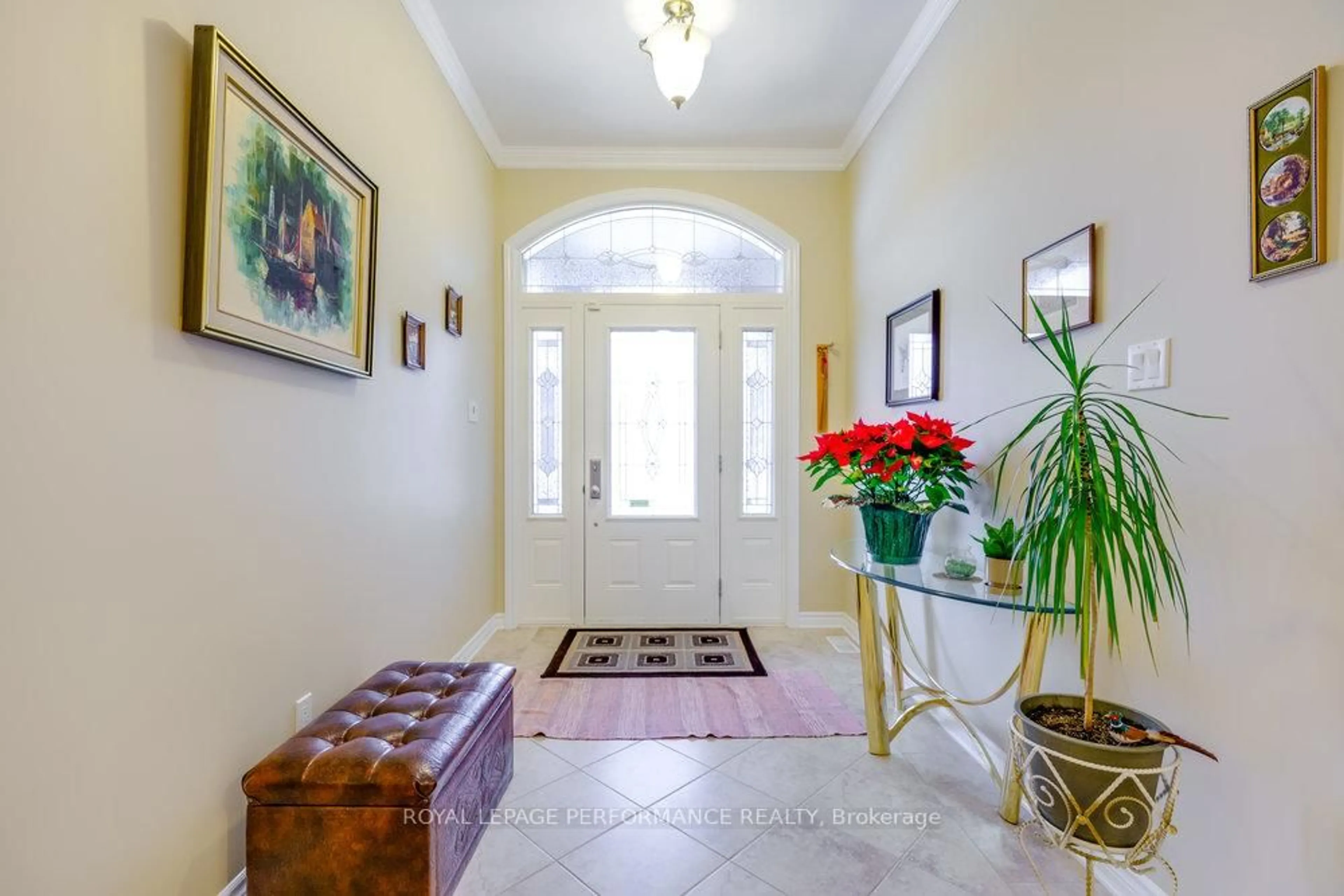 Indoor foyer for 6802 Riverview Dr, South Glengarry Ontario K6H 7M1