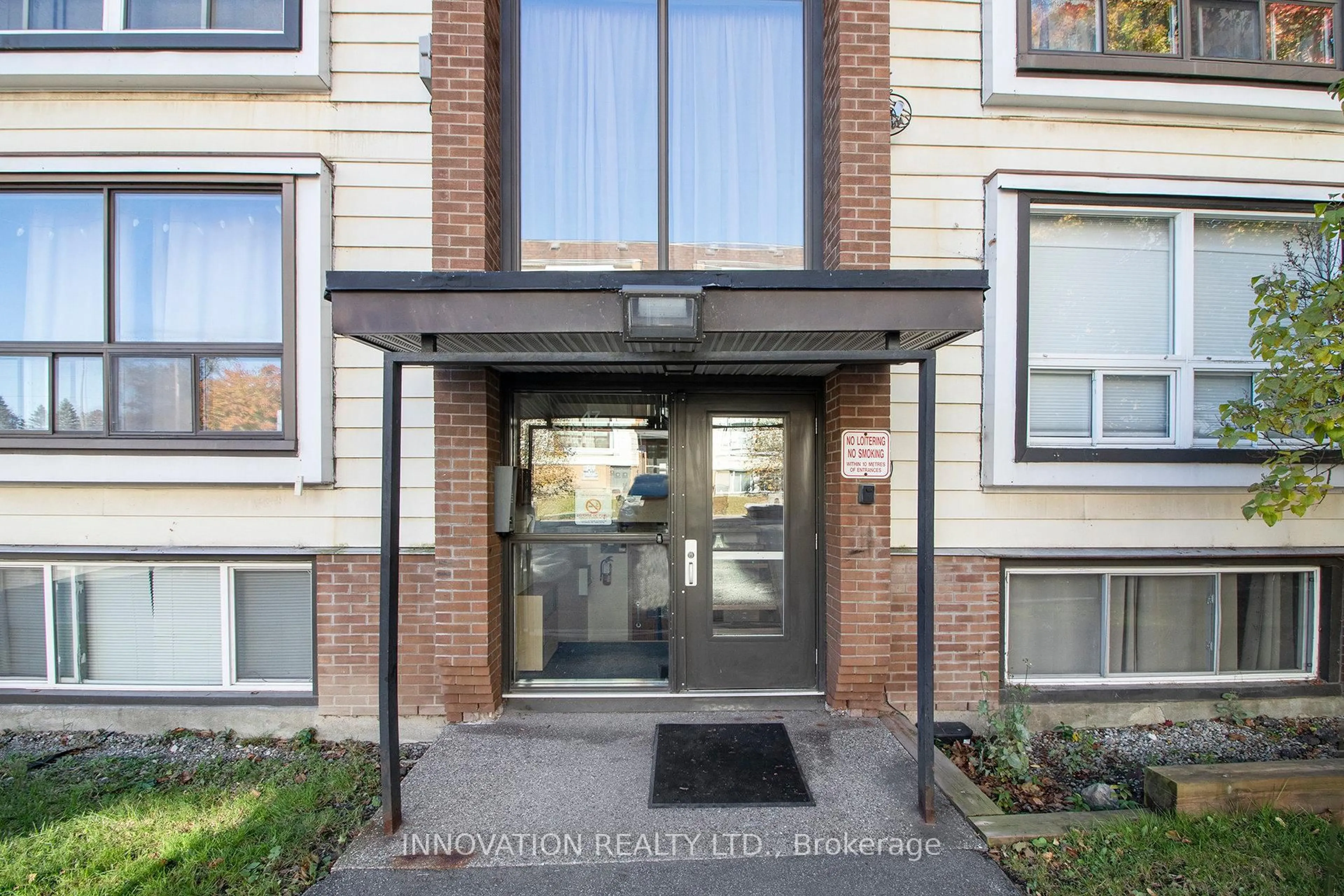 Indoor entryway for 47 Sumac St #14, Ottawa Ontario K1J 7T7