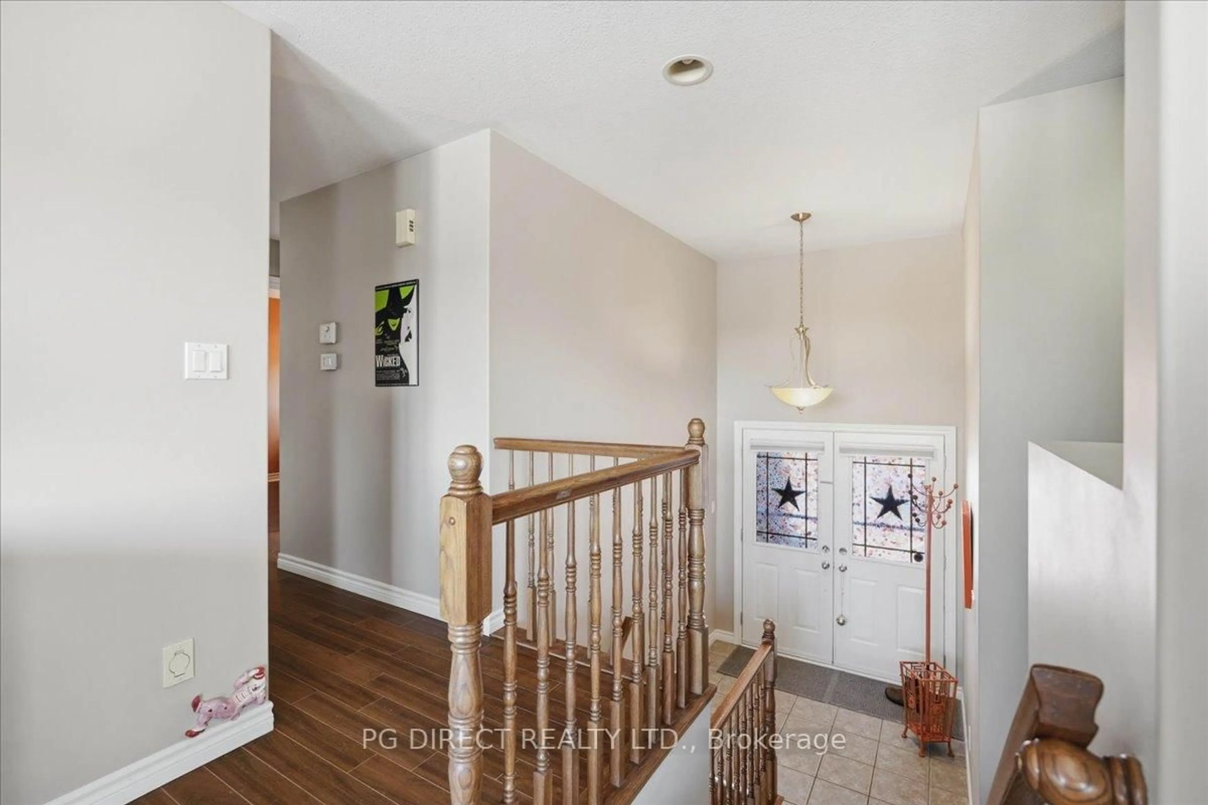 Indoor entryway for 15 Northview Lane, Quinte West Ontario K8V 6X6