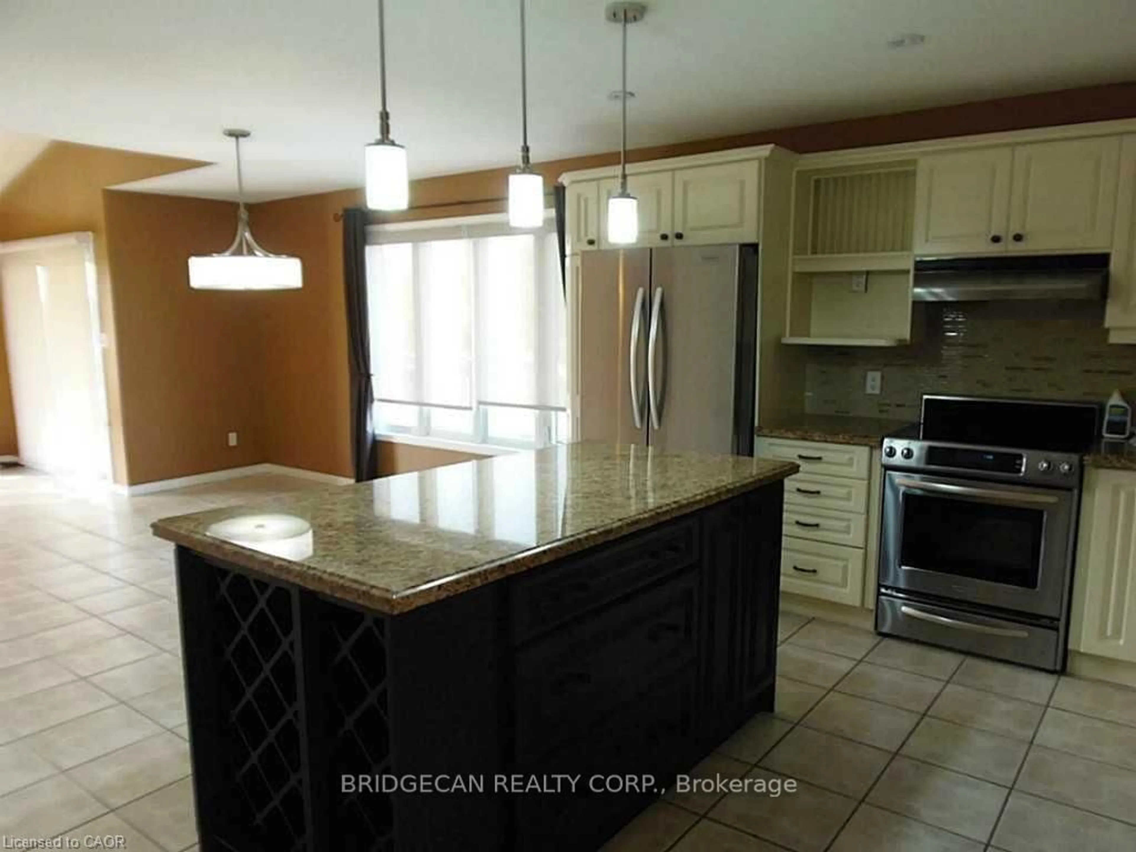 Open concept kitchen, ceramic/tile floor for 1020 Green Mountain Rd, Hamilton Ontario L8J 3A9