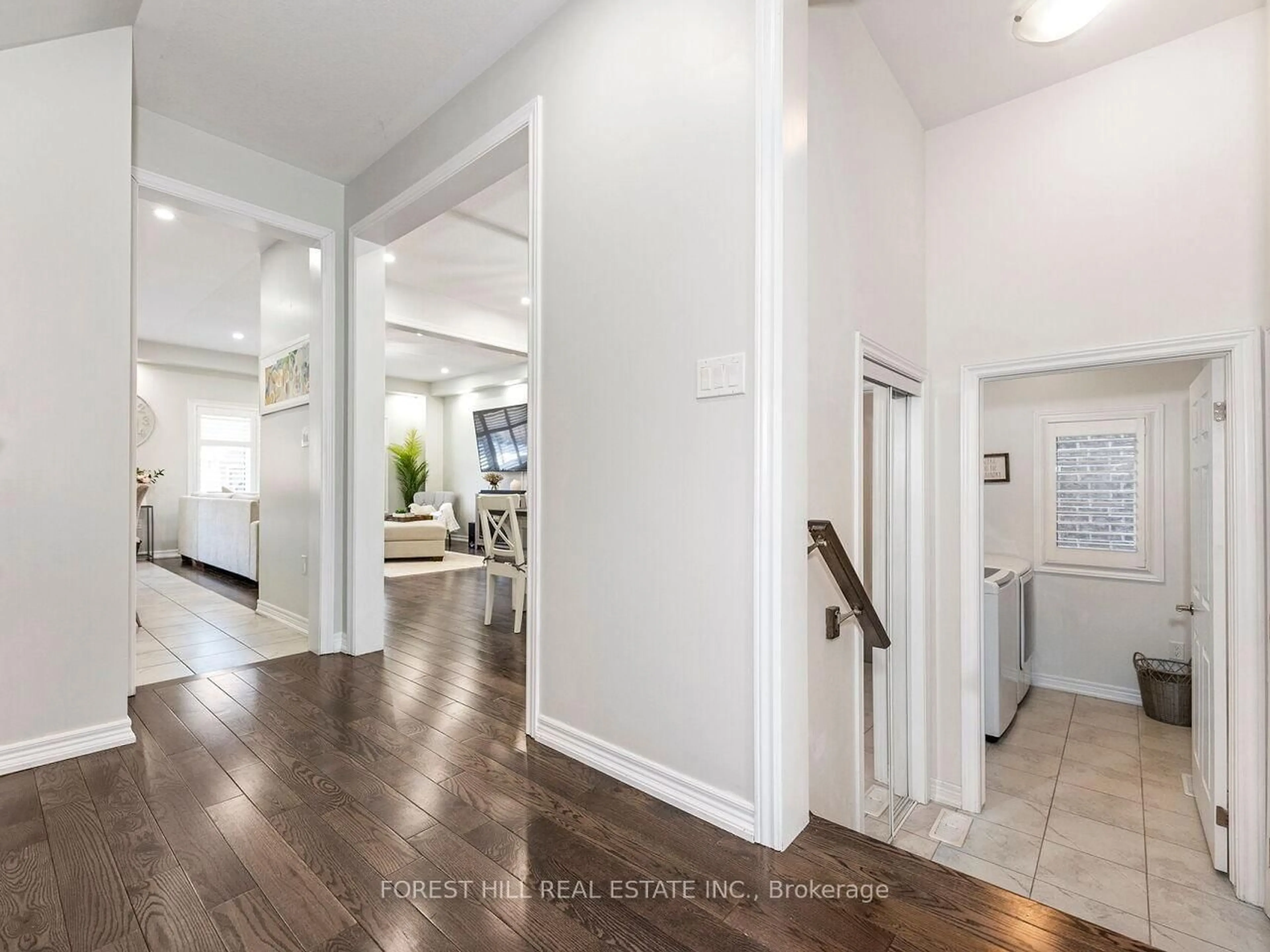 Indoor entryway for 488 Linden Dr, Cambridge Ontario N3H 5L5