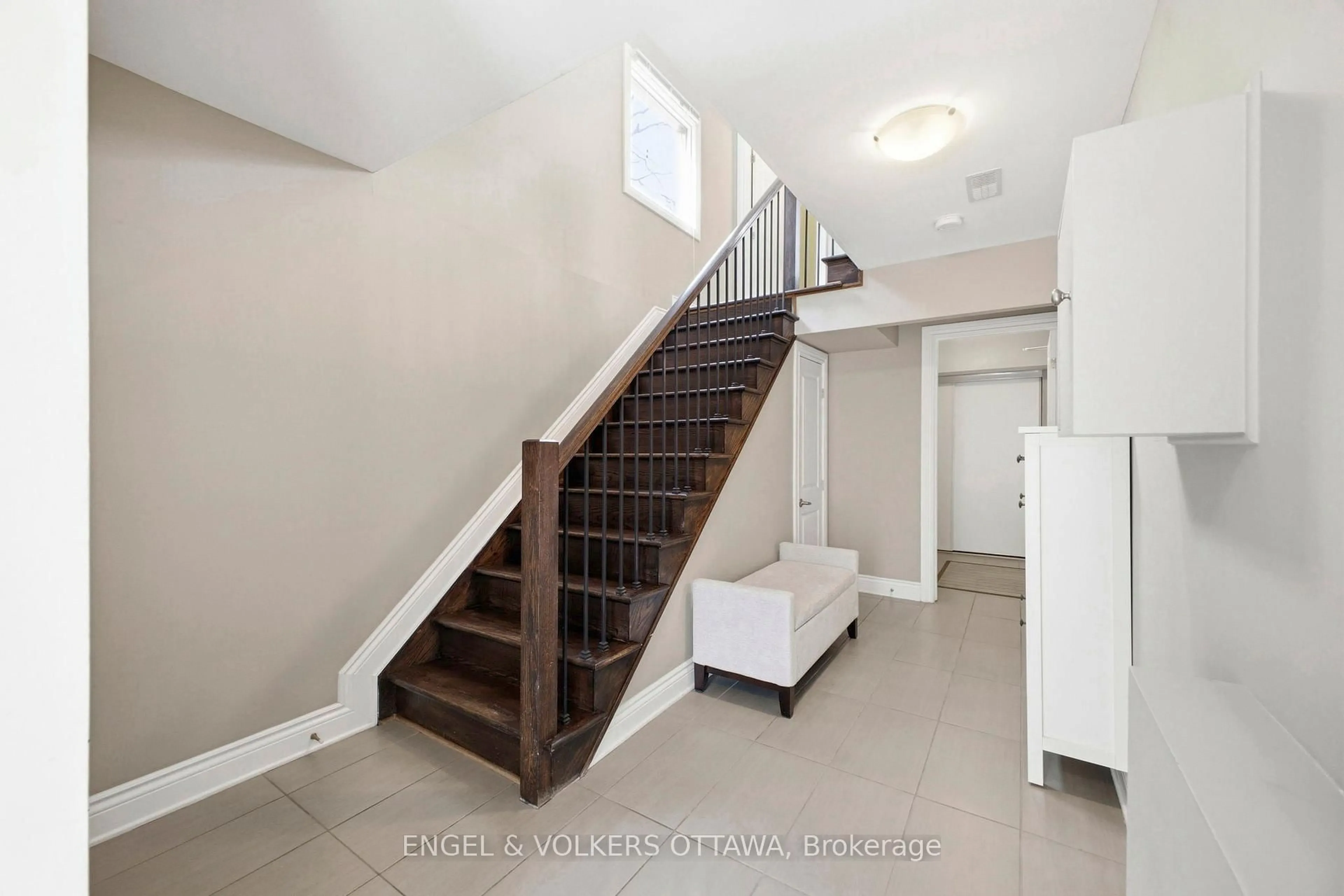 Unknown for 1890 Carling Ave, Ottawa Ontario K2A 1E7