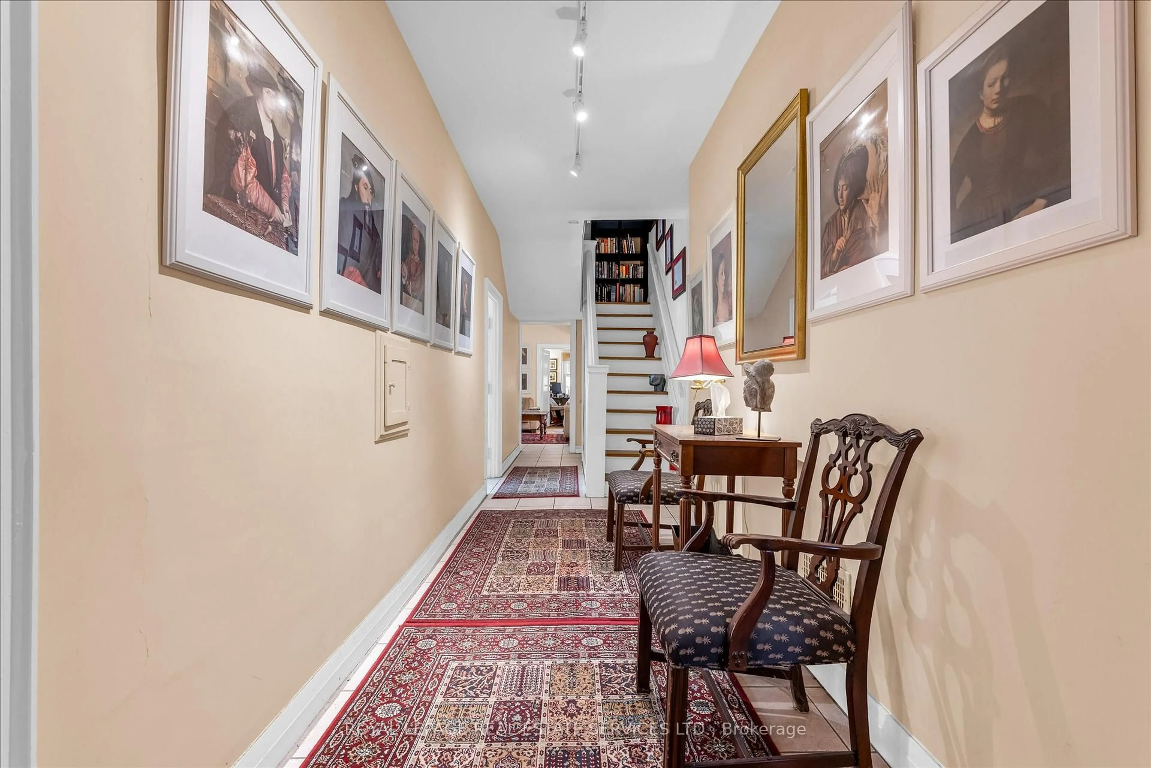 Indoor foyer for 58 East Ave, Hamilton Ontario L8N 2T4