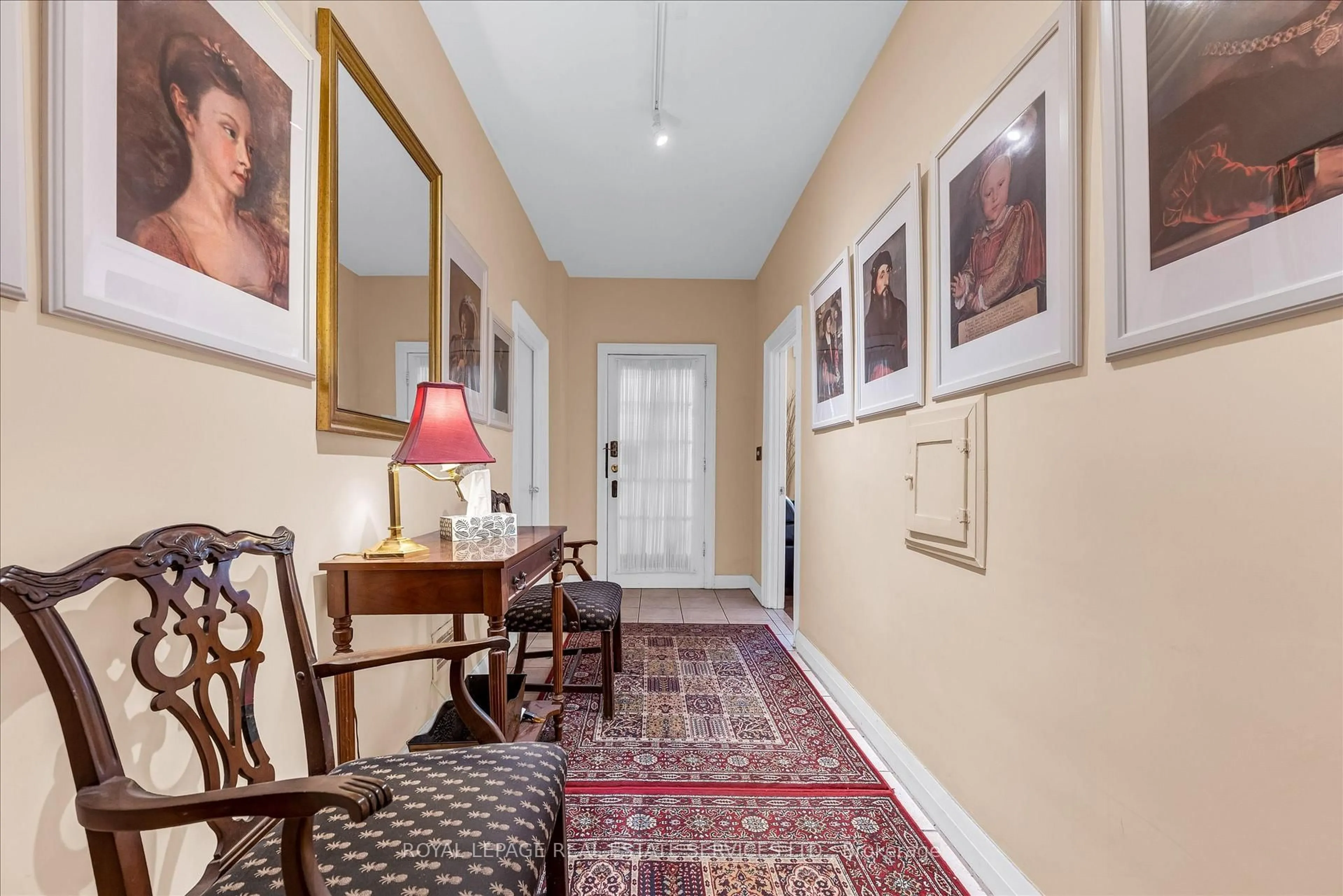 Indoor foyer for 58 East Ave, Hamilton Ontario L8N 2T4