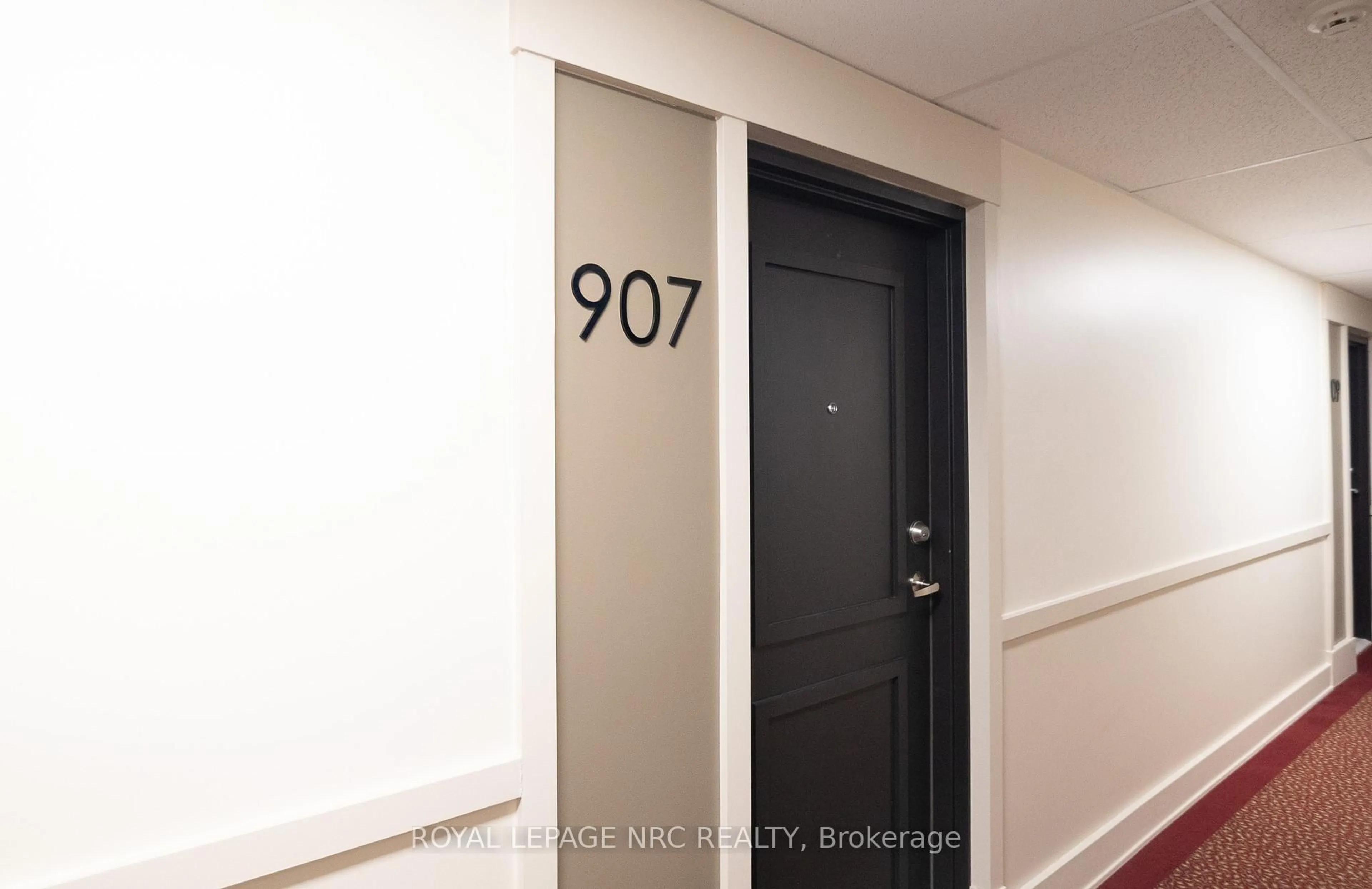 Indoor entryway for 6400 HUGGINS St #907, Niagara Falls Ontario L2J 3G5