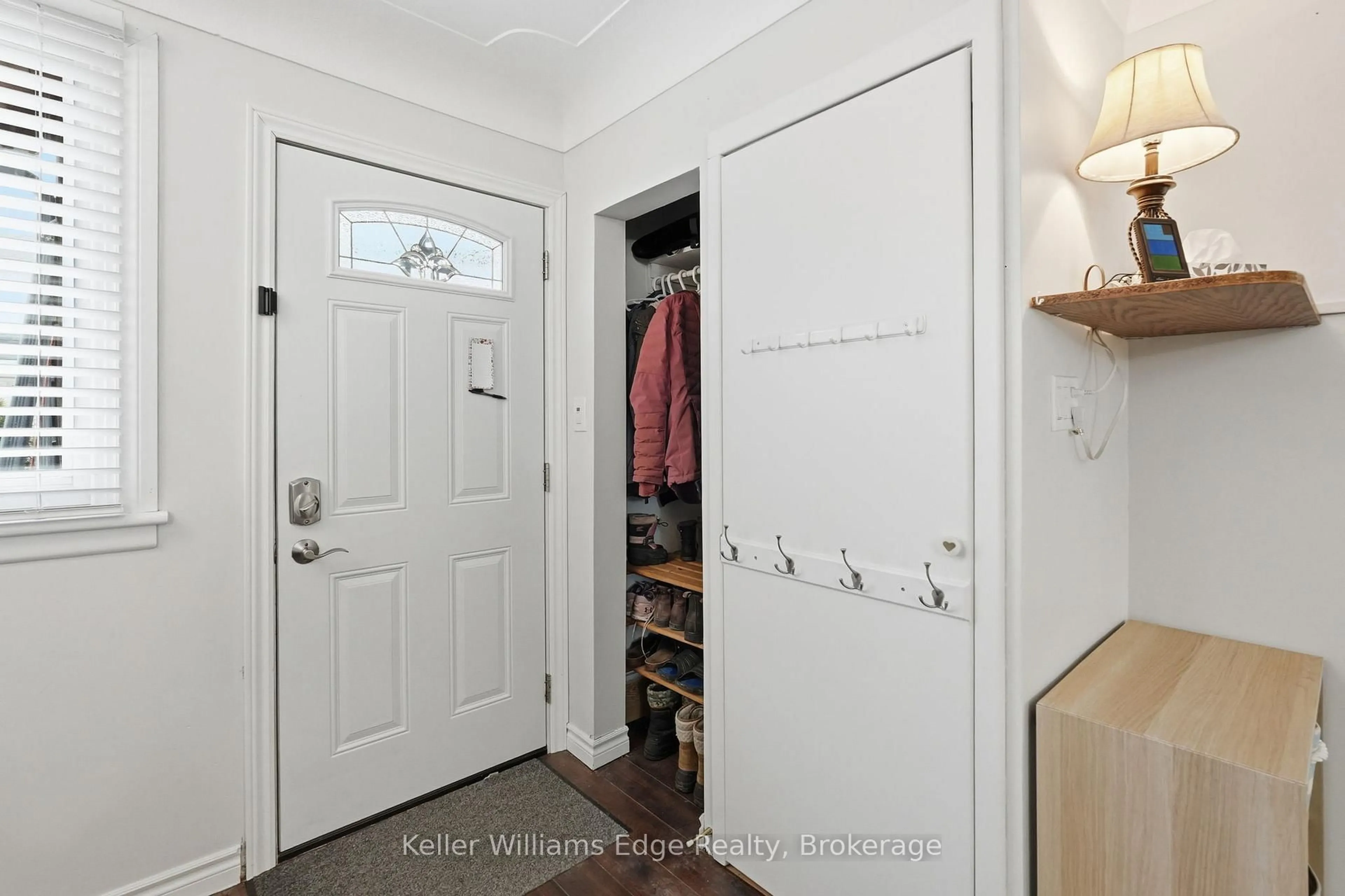 Indoor entryway for 75 Cambridge Ave, Hamilton Ontario L8H 1T7