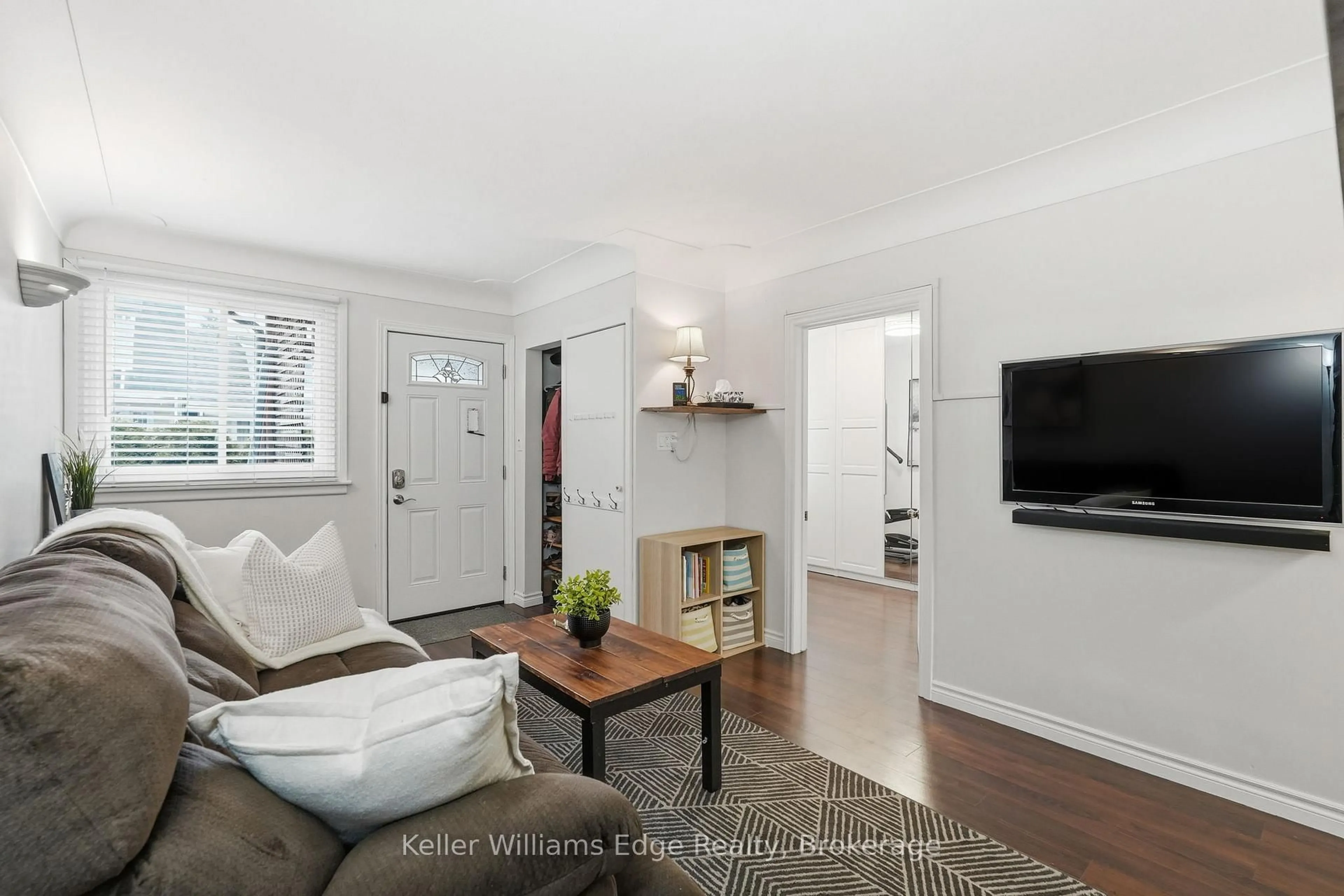 Living room with furniture, wood/laminate floor for 75 Cambridge Ave, Hamilton Ontario L8H 1T7