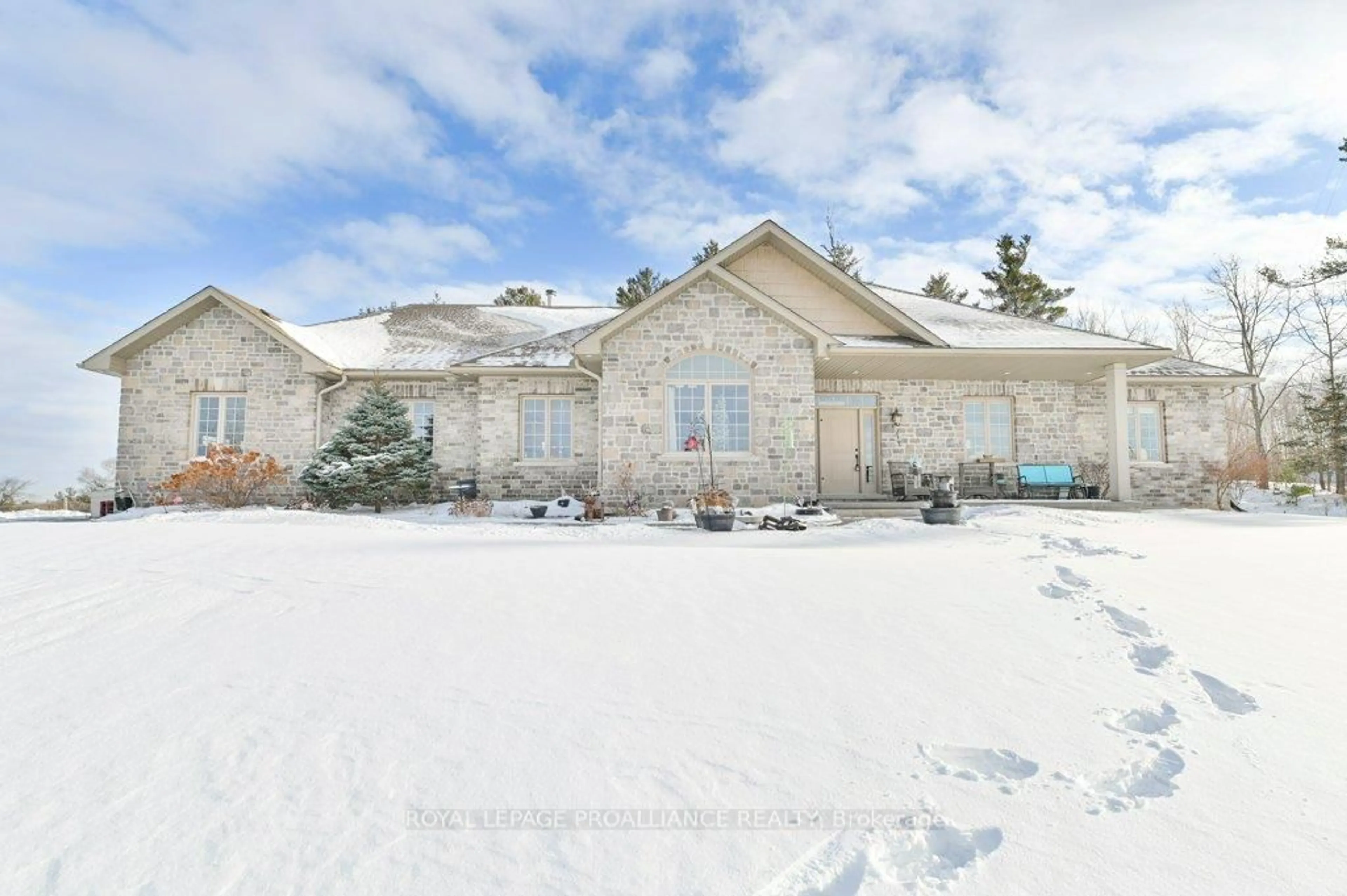 A pic from outside/outdoor area/front of a property/back of a property/a pic from drone, building for 23 Oak Lake Rd, Stirling Ontario K0K 3E0