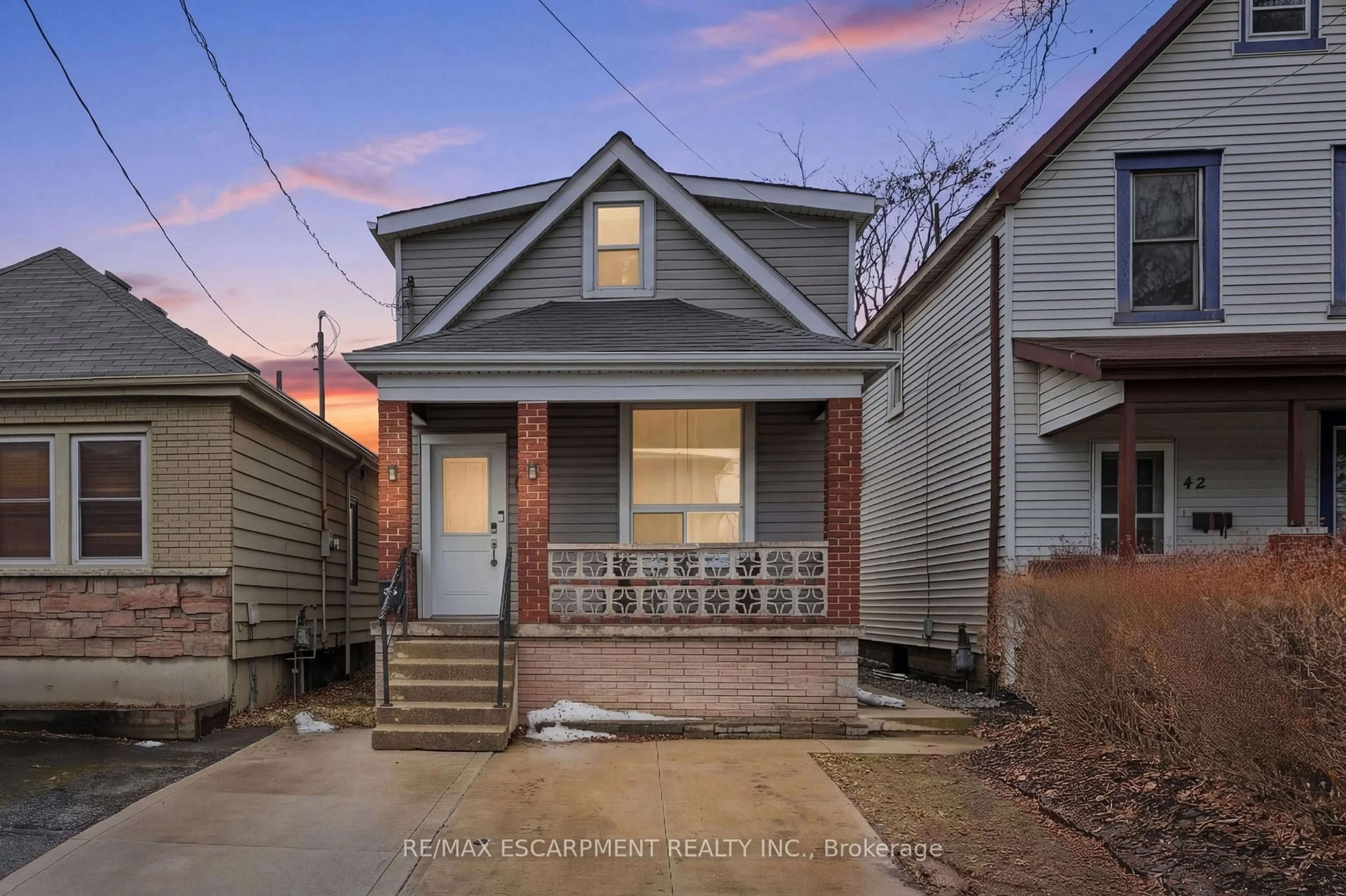 Home with brick exterior material, street for 44 Whitfield Ave, Hamilton Ontario L8L 4B6