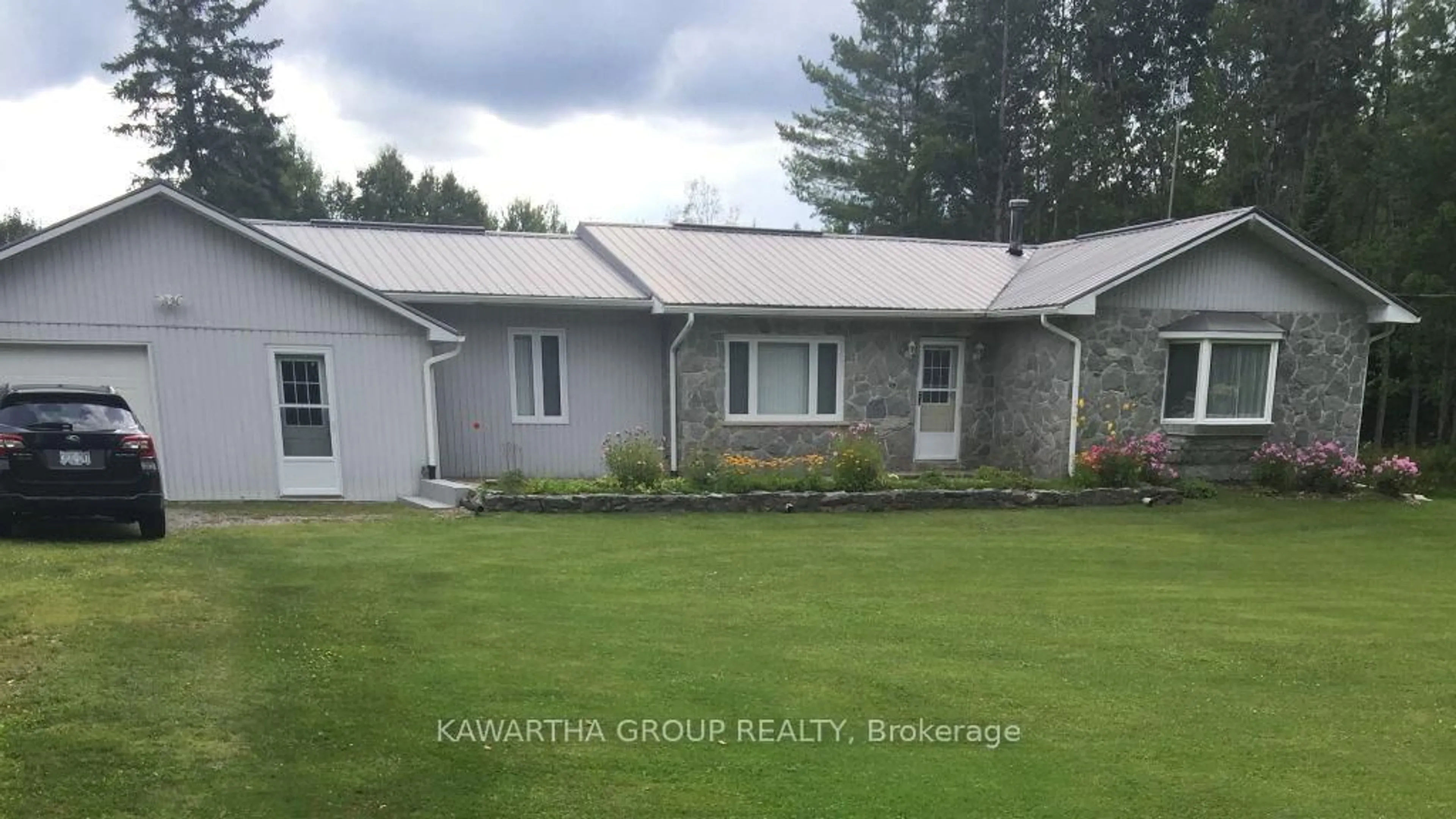 Home with vinyl exterior material, unknown for 7621 Hwy 35 Highway, Kawartha Lakes Ontario K0M 2L0