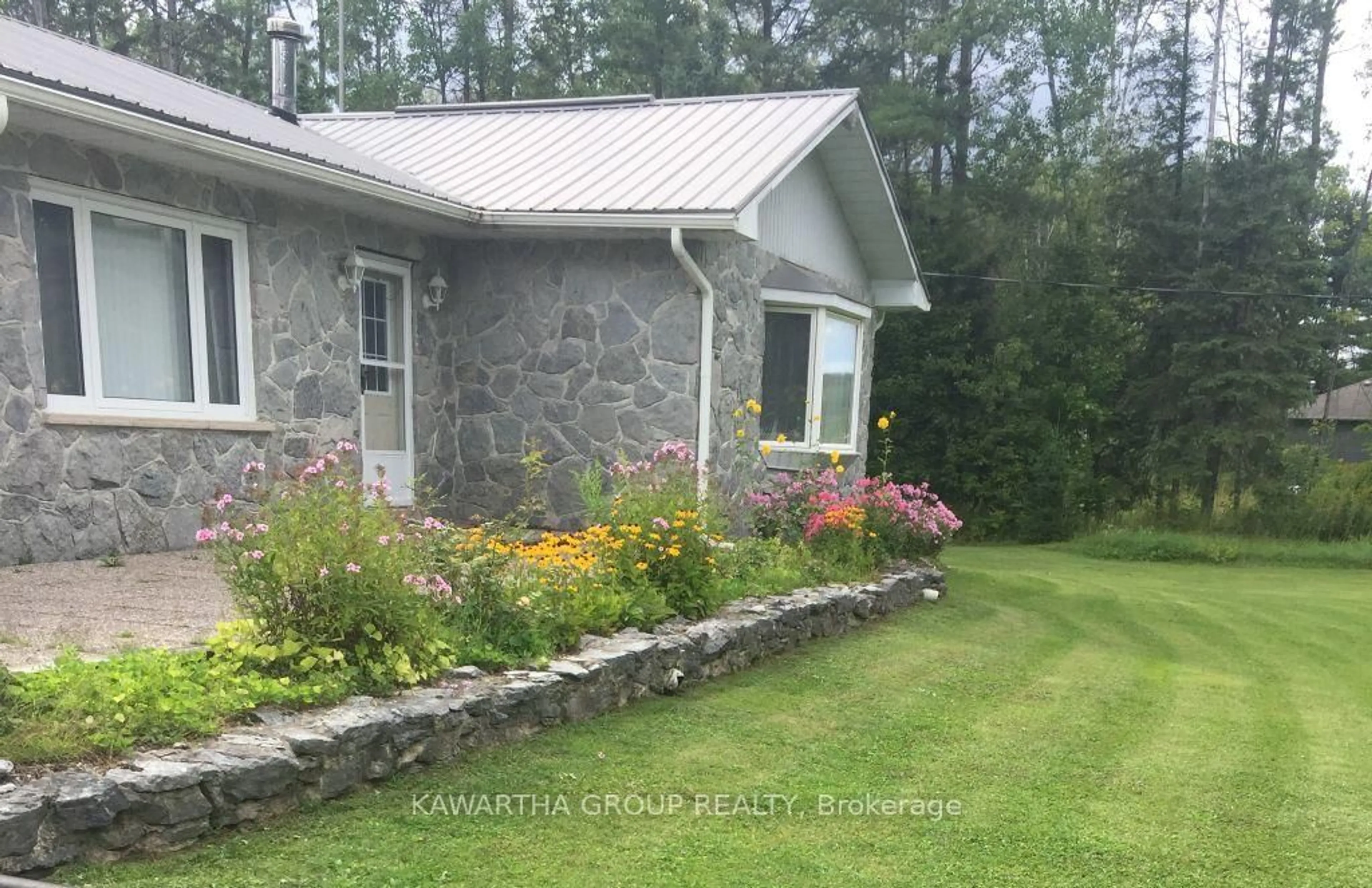 Patio, unknown for 7621 Hwy 35 Highway, Kawartha Lakes Ontario K0M 2L0