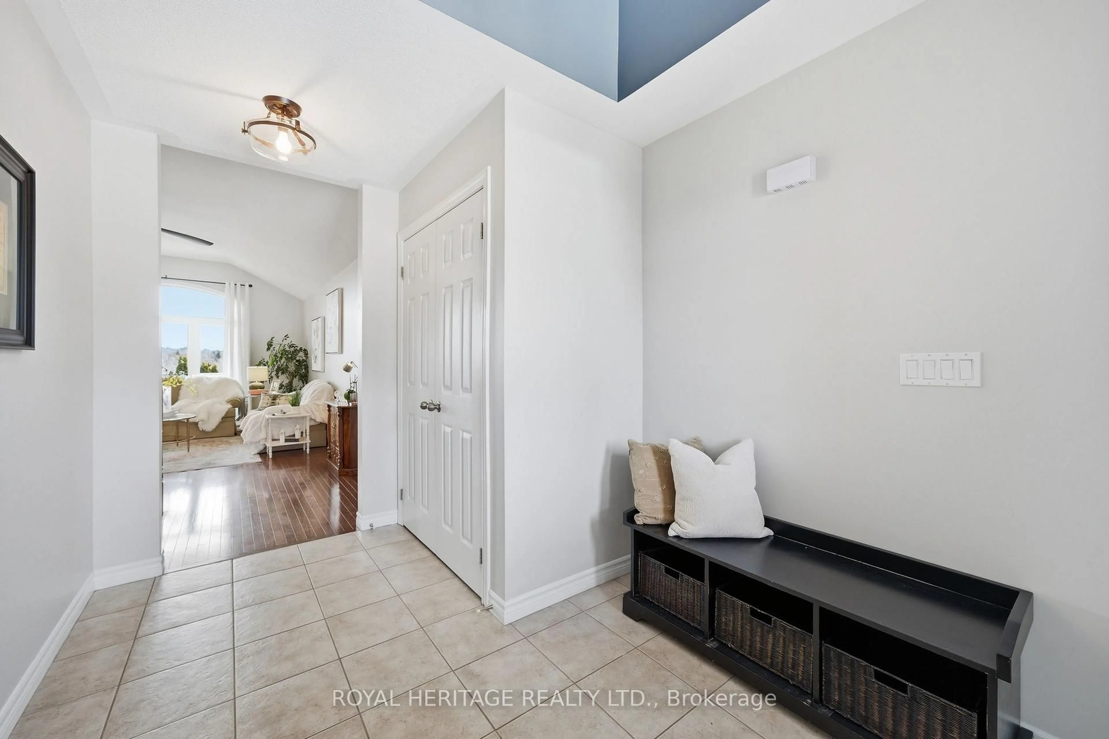 Indoor entryway for 371 Parkview Hills Dr, Cobourg Ontario K9A 5S6