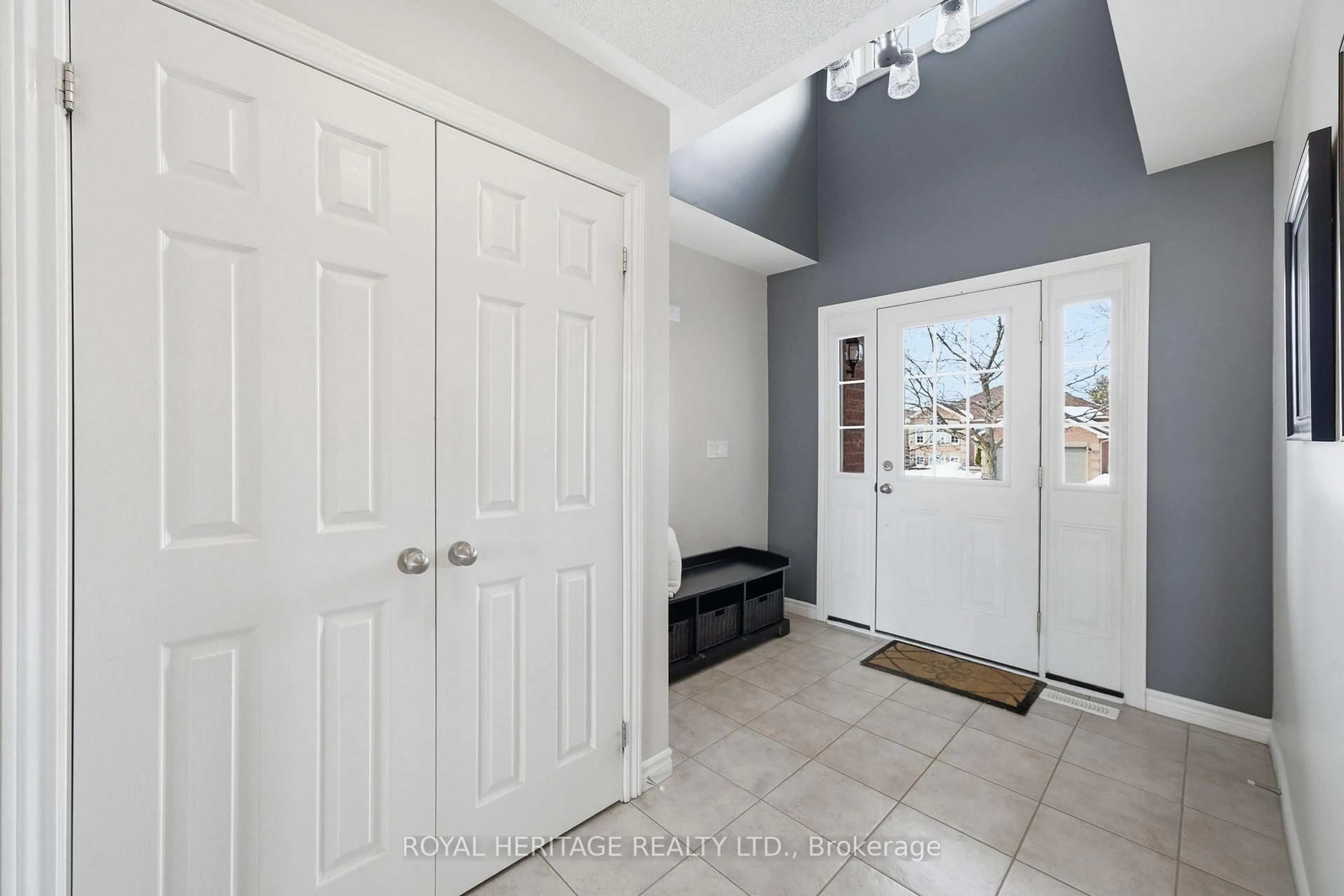 Indoor entryway for 371 Parkview Hills Dr, Cobourg Ontario K9A 5S6