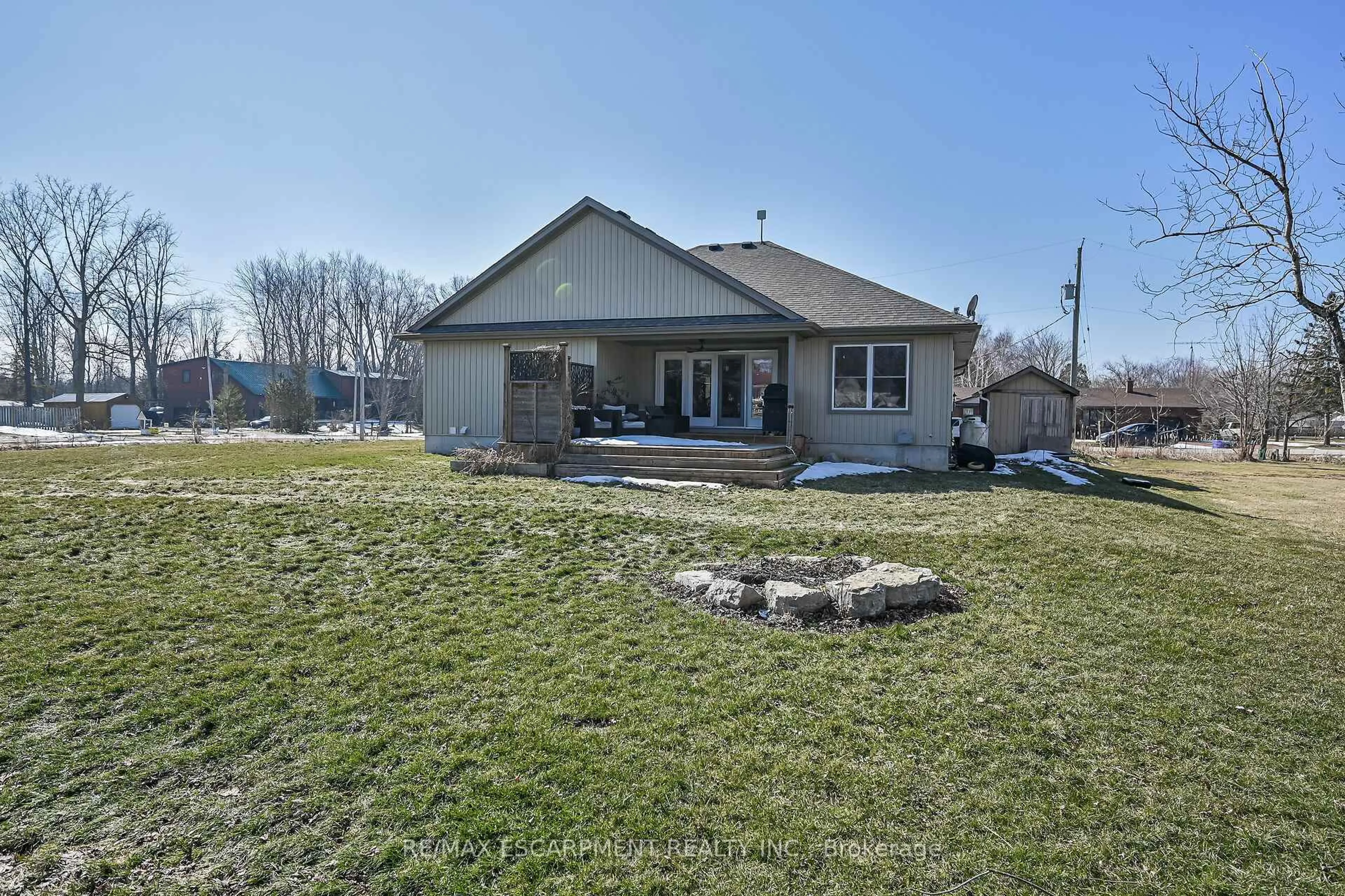 A pic from outside/outdoor area/front of a property/back of a property/a pic from drone, street for 3 WALNUT St, Haldimand Ontario N0A 1H0