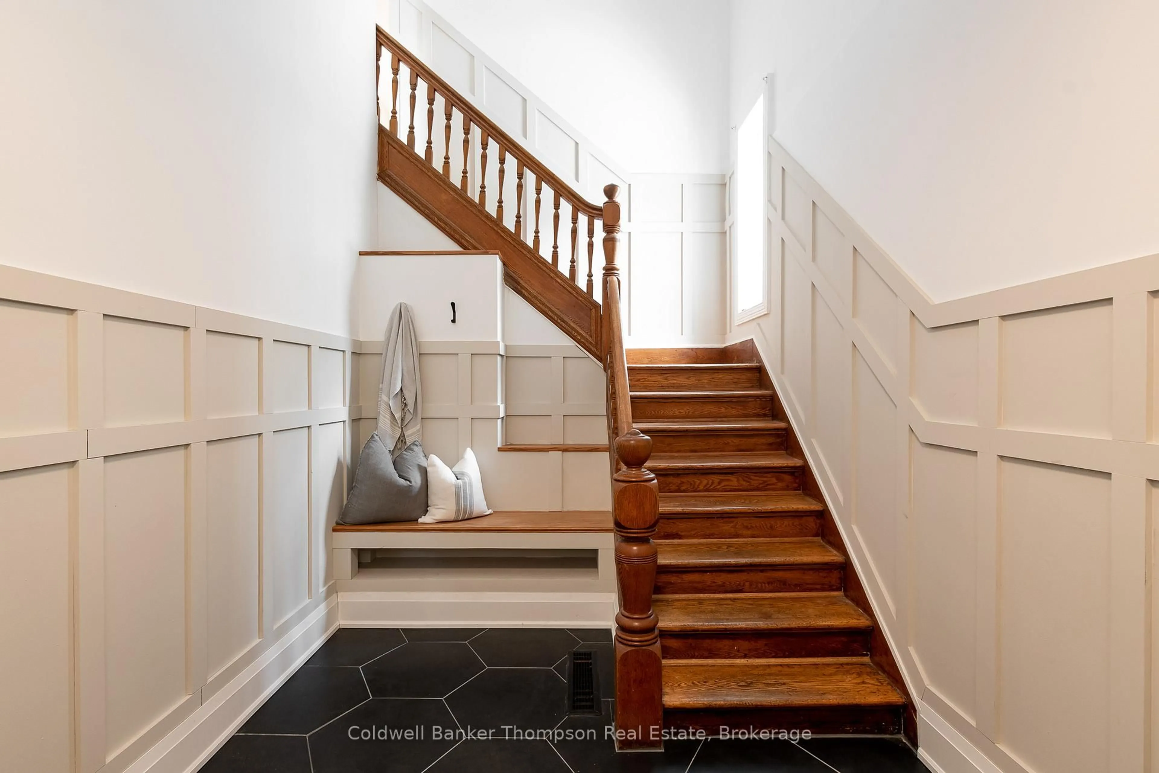 Unknown for 17 West St, Huntsville Ontario P1H 1X6