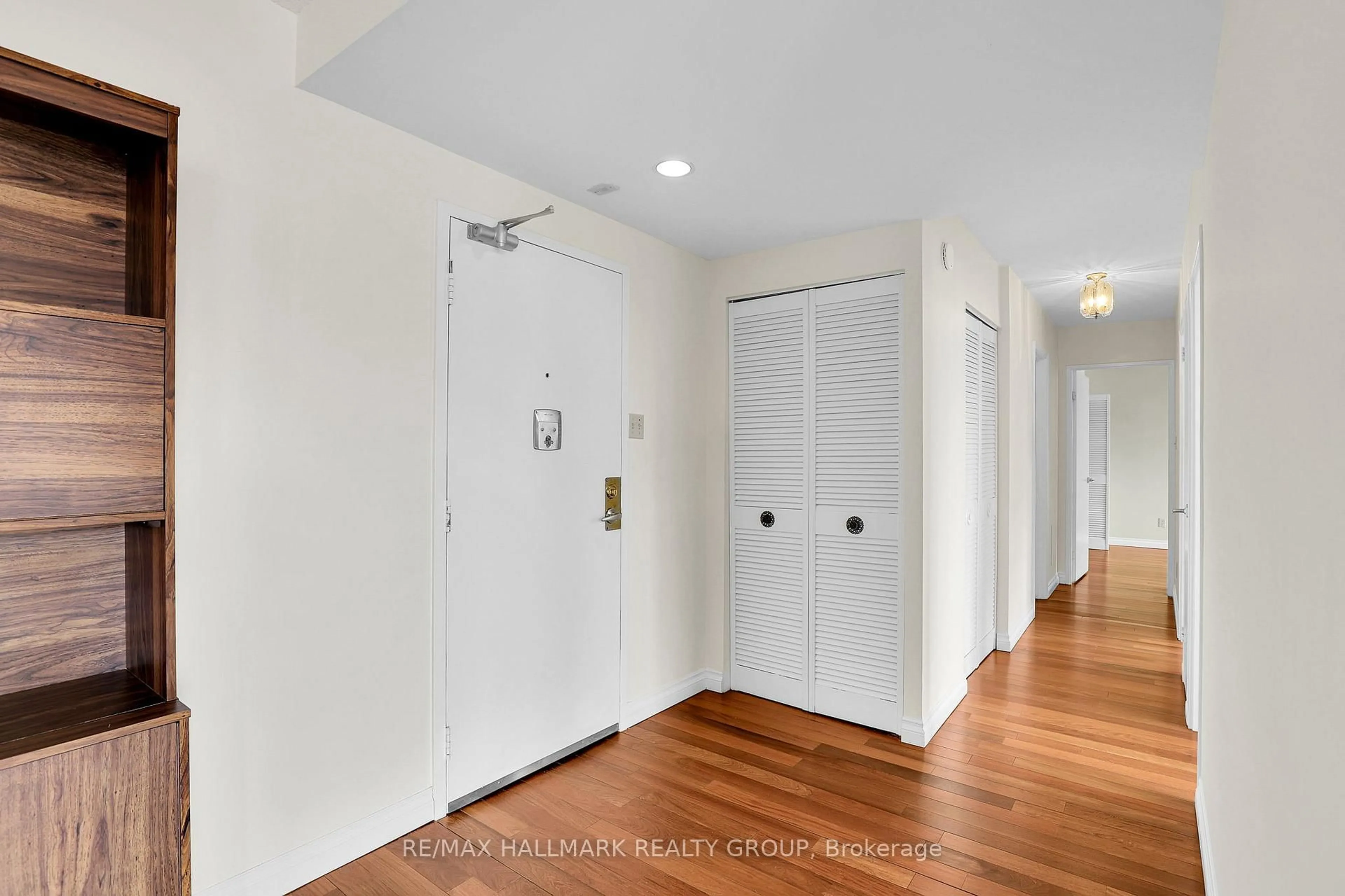 Unknown for 333 Chapel St #501, Ottawa Ontario K1N 8Y8