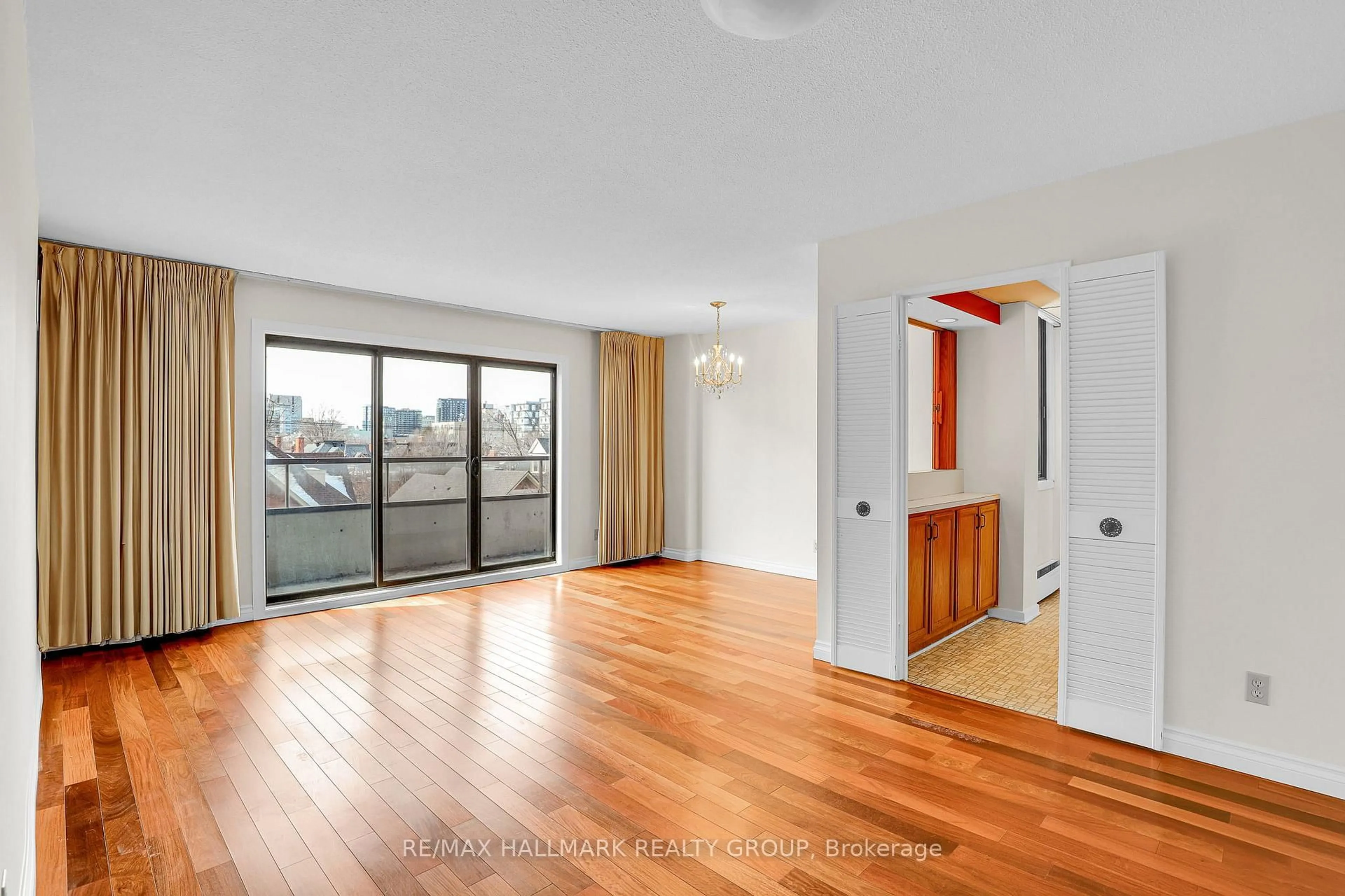 Unknown for 333 Chapel St #501, Ottawa Ontario K1N 8Y8