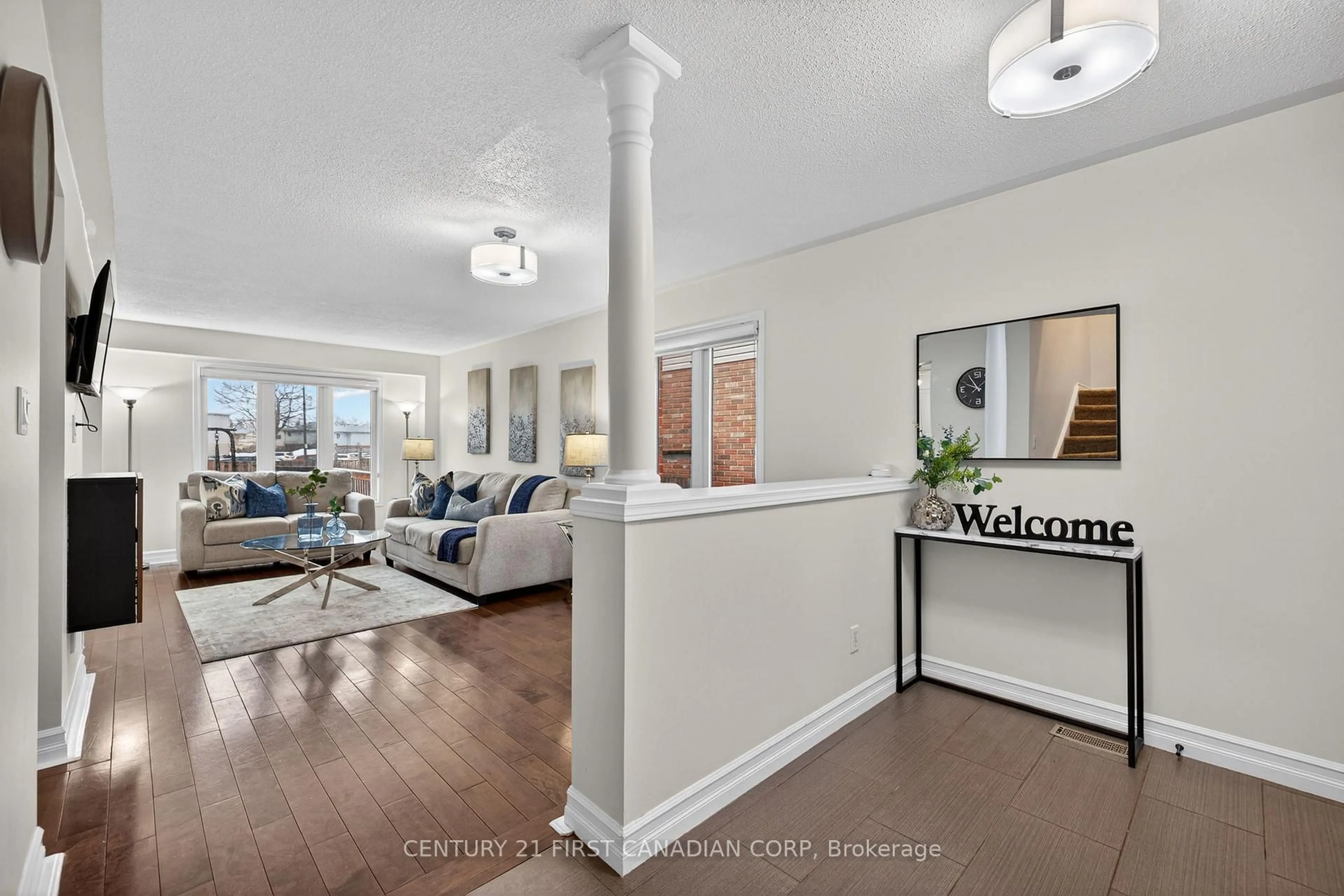 Indoor entryway for 875 Homeview Crt, London South Ontario N6C 6C1