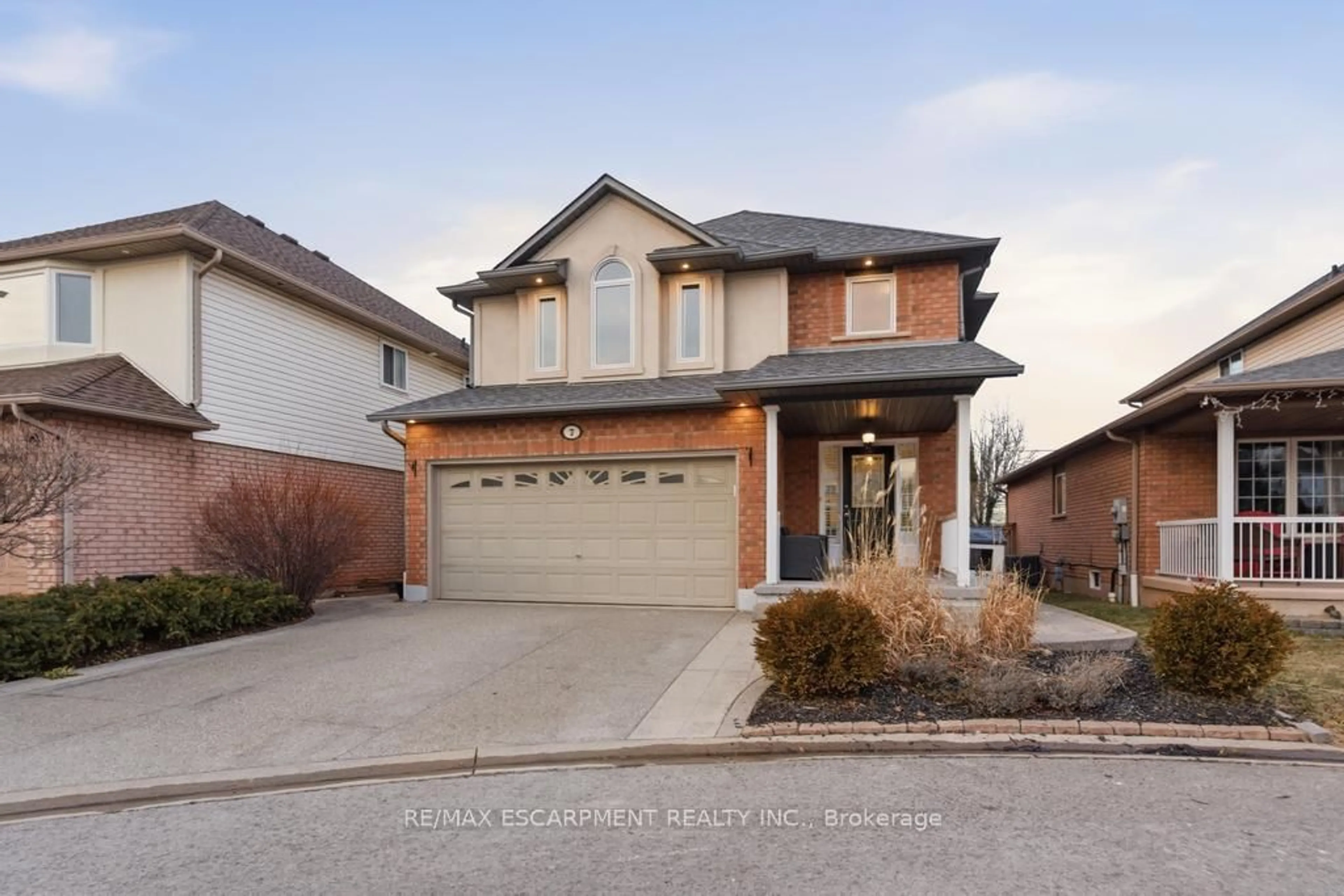 Home with brick exterior material, street for 7 Vidal Crt, Grimsby Ontario L3M 5R8