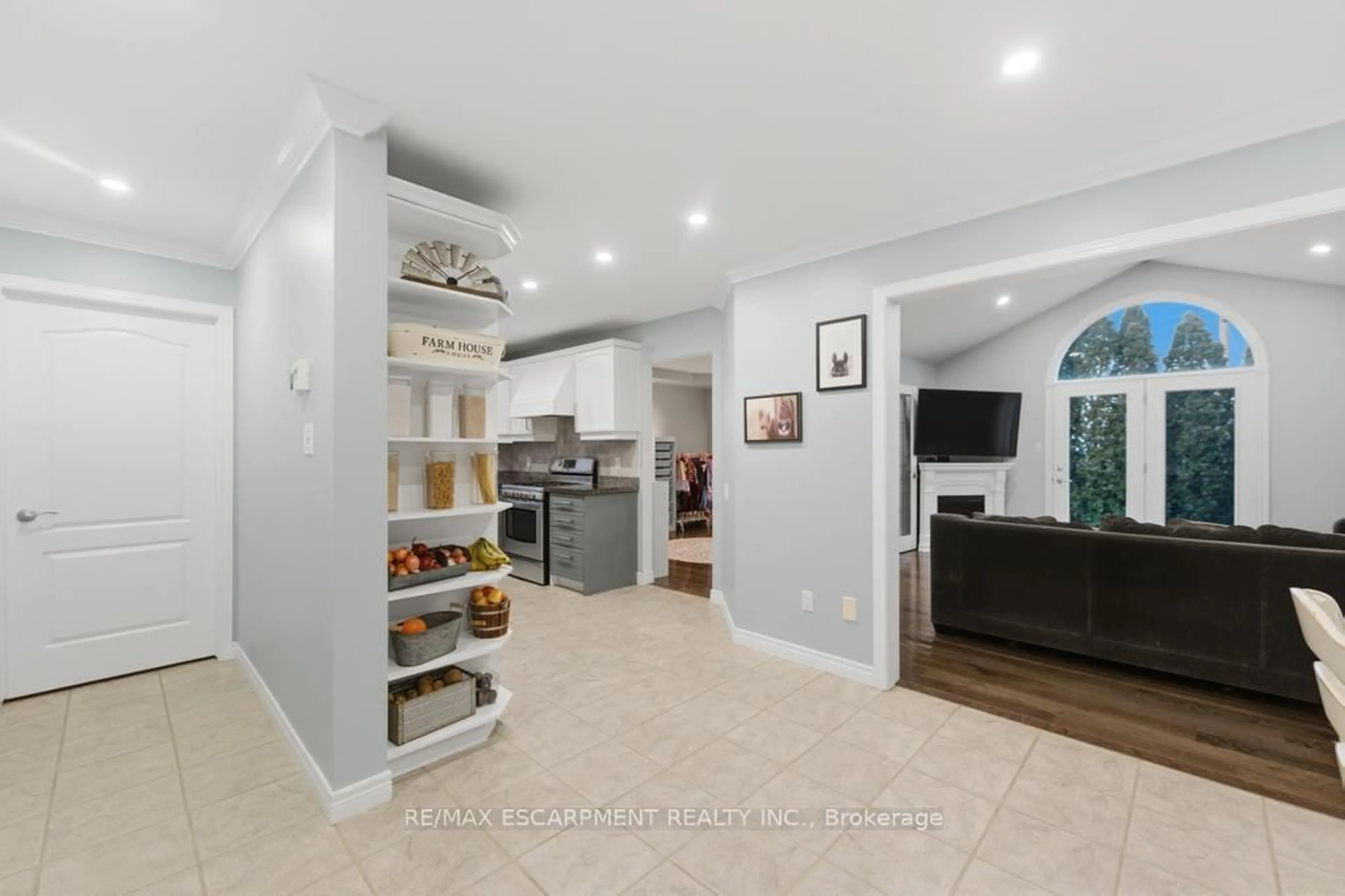 Unknown for 7 Vidal Crt, Grimsby Ontario L3M 5R8