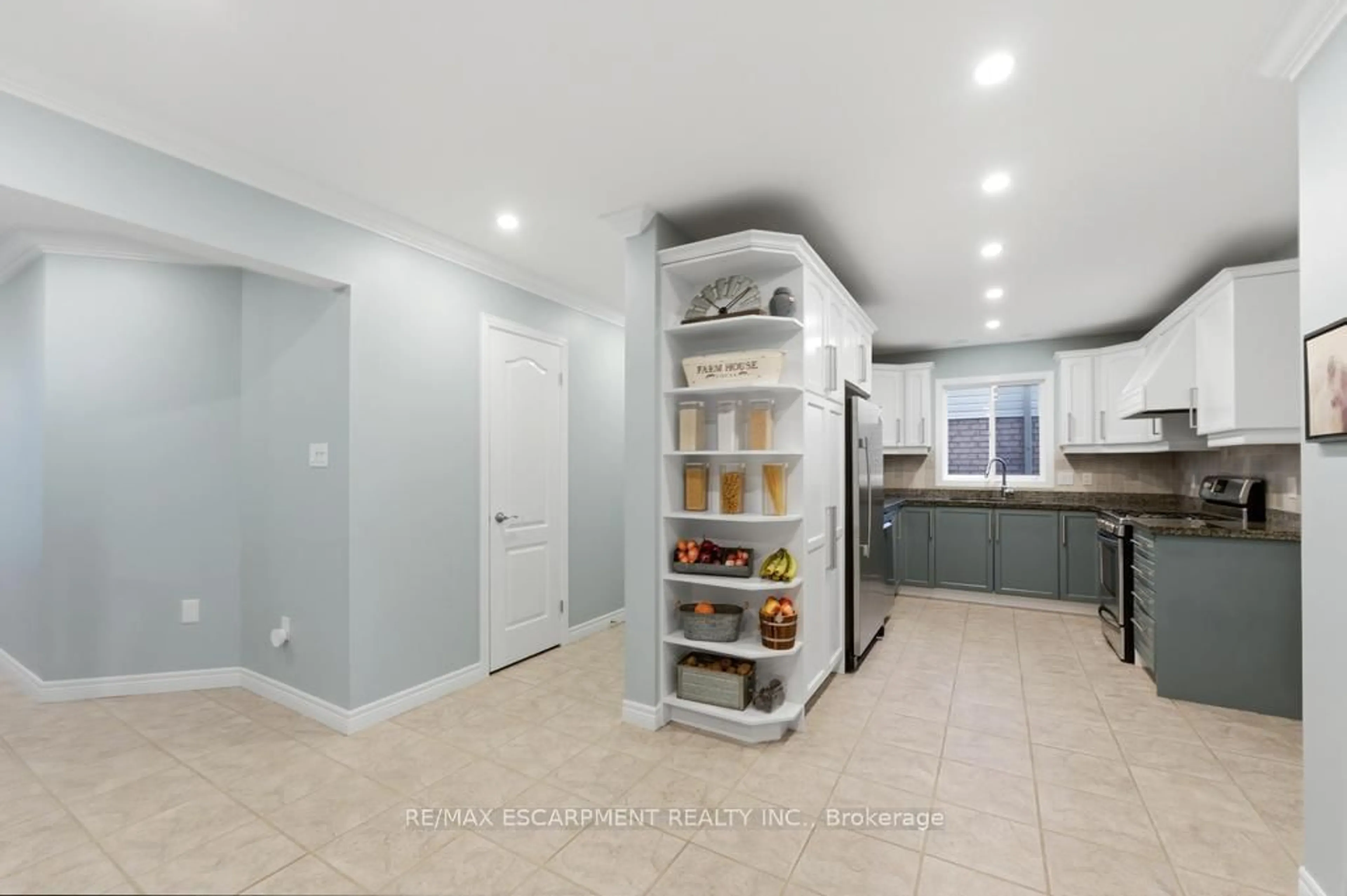 Unknown for 7 Vidal Crt, Grimsby Ontario L3M 5R8