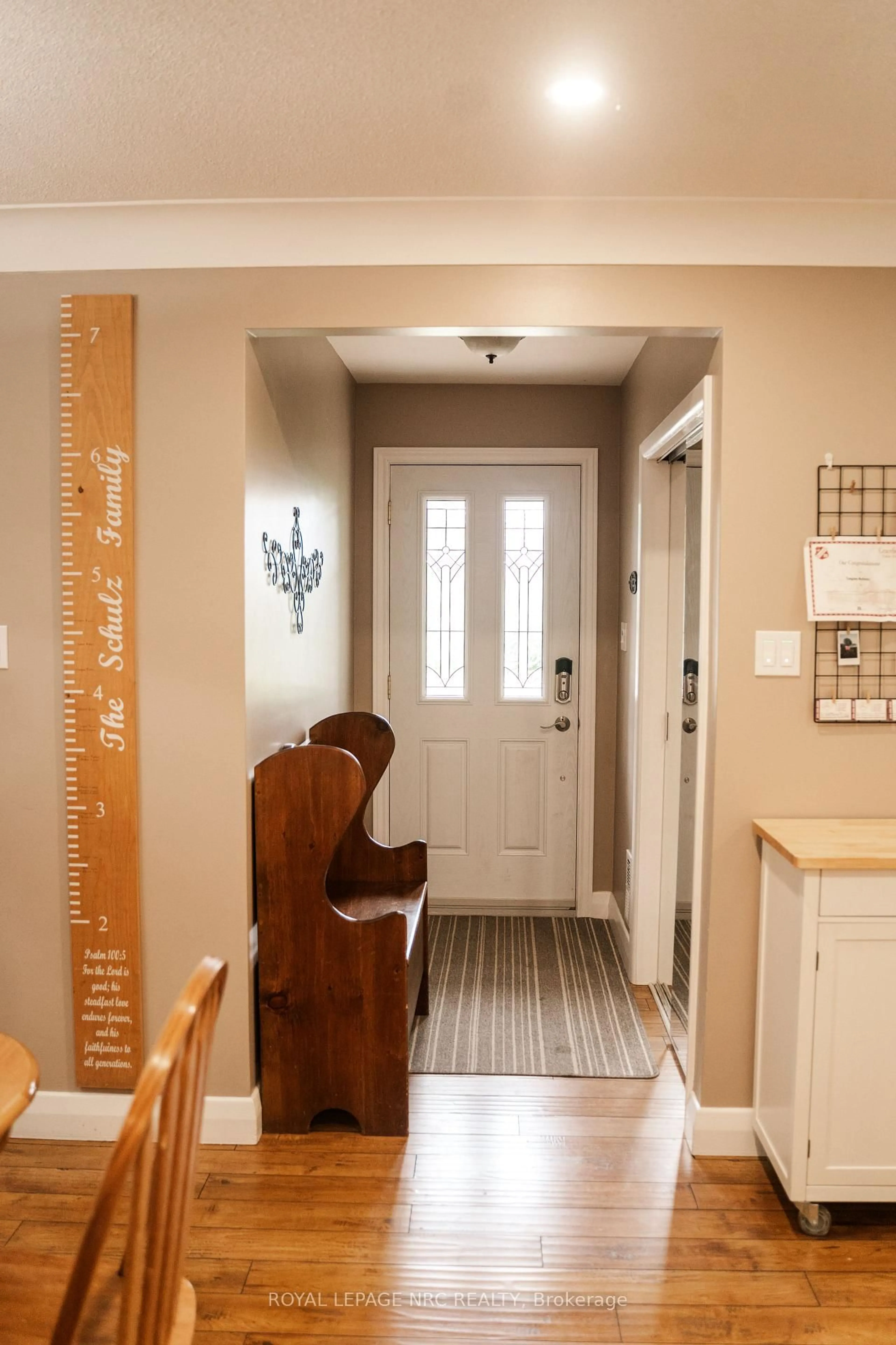 Indoor entryway for 12 Mackie St, St. Catharines Ontario L2N 5N5