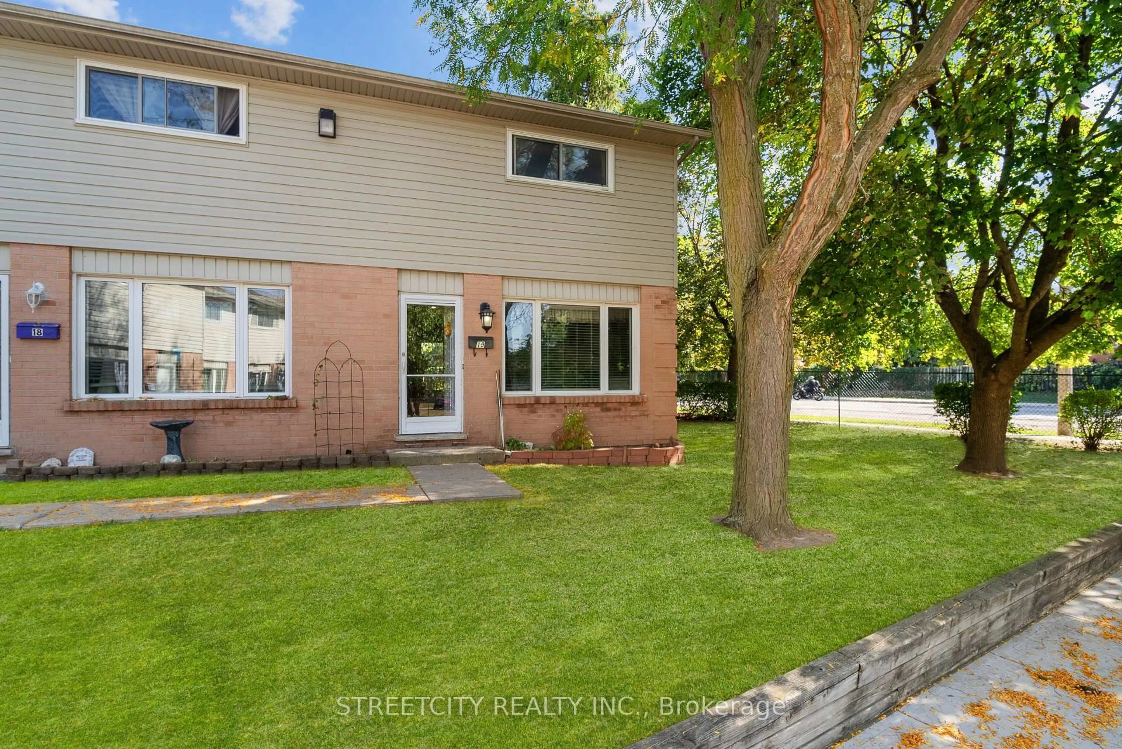 Unknown for 45 Gatewood Pl #19, London East Ontario N5Y 5A4