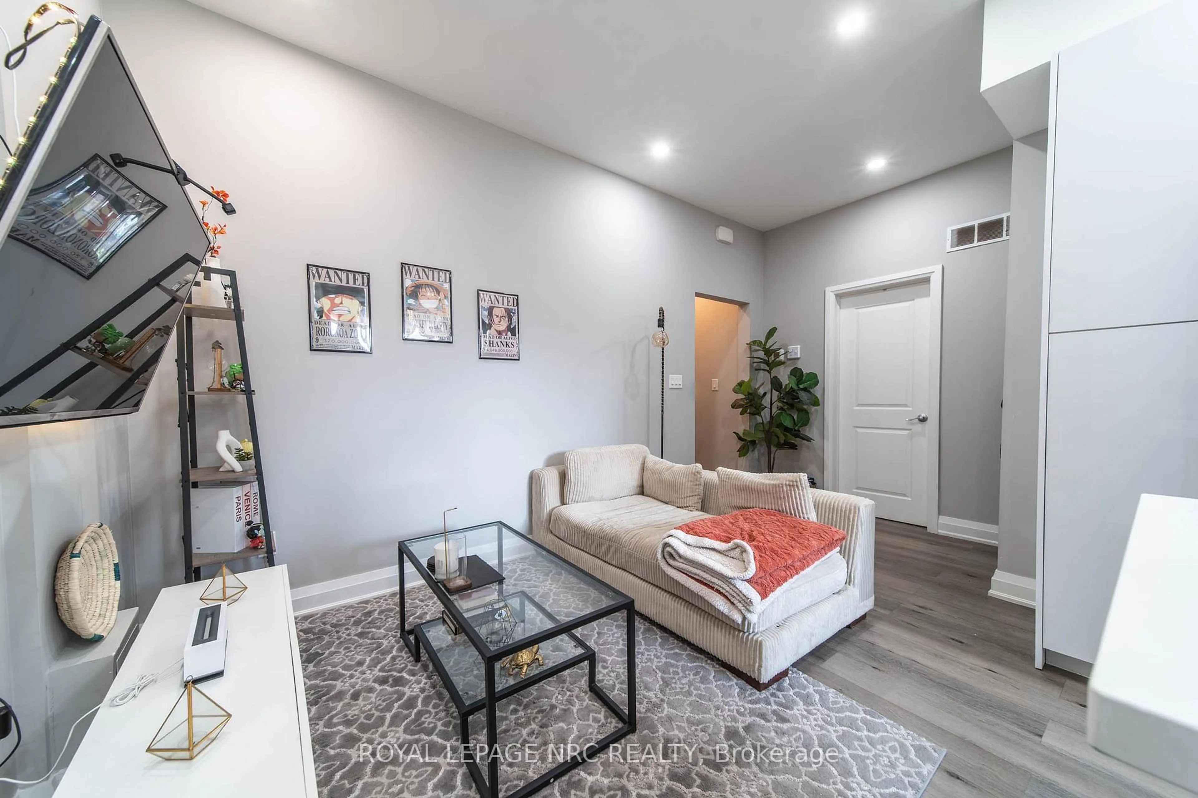 Living room with furniture, unknown for 37A Ormonde Ave, St. Catharines Ontario L2M 5P1