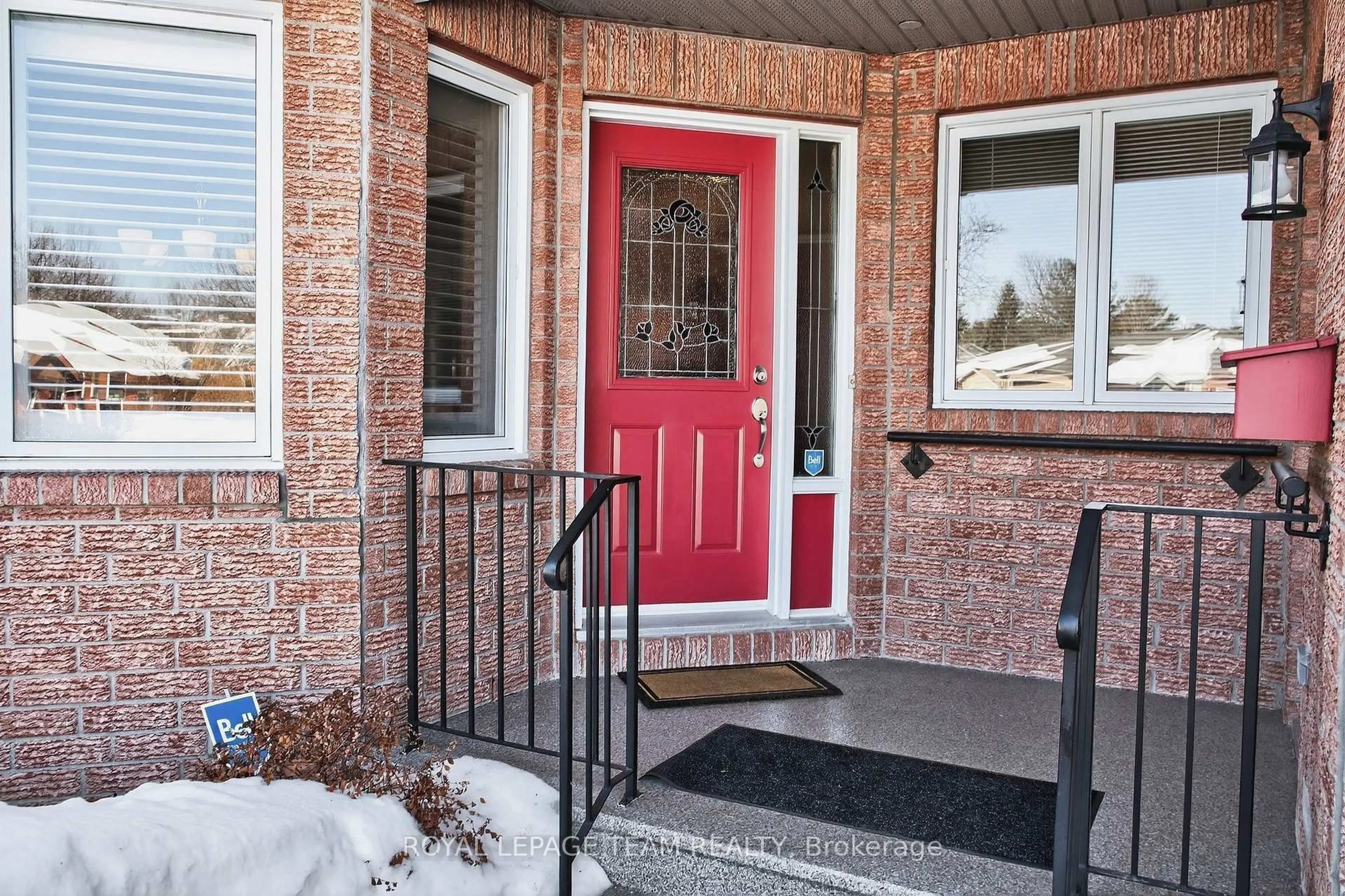 Indoor entryway for 12 Partridge Dr, Ottawa Ontario K2M 2P6