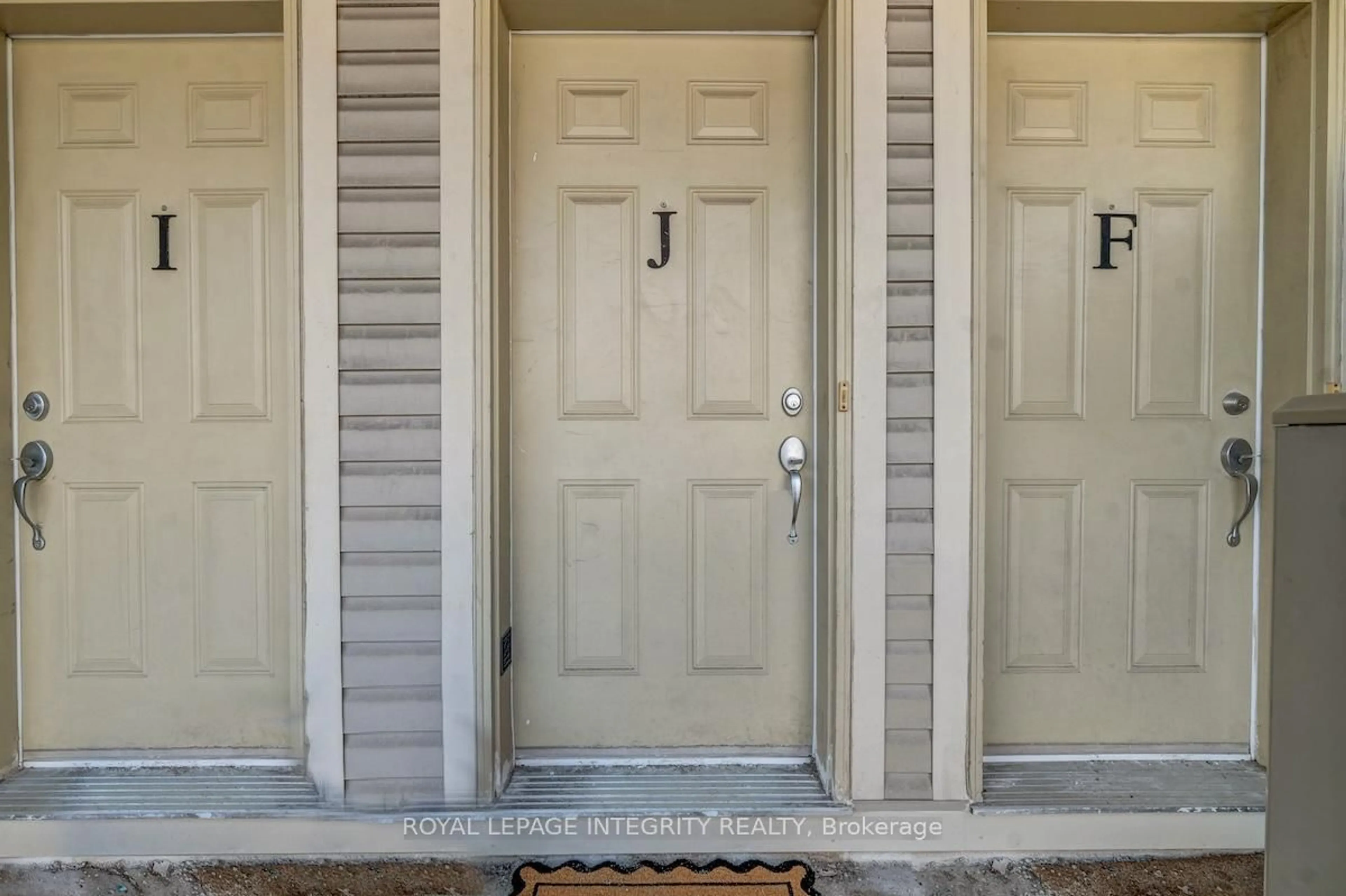 Indoor entryway for 1117 Stittsville Main St, Ottawa Ontario K2S 0C9