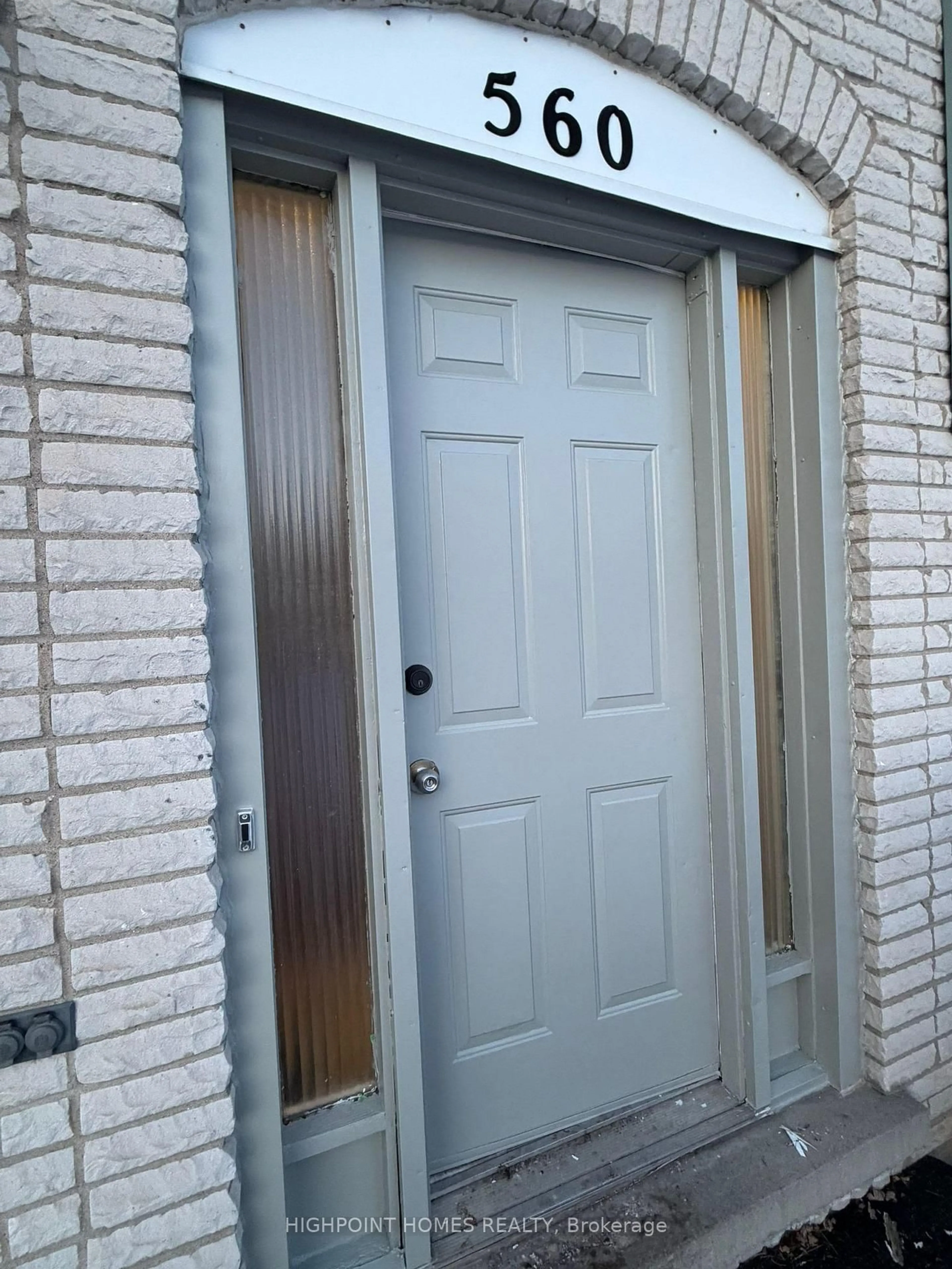 Indoor entryway for 560 Glen Forrest Blvd, Waterloo Ontario N2L 4J2