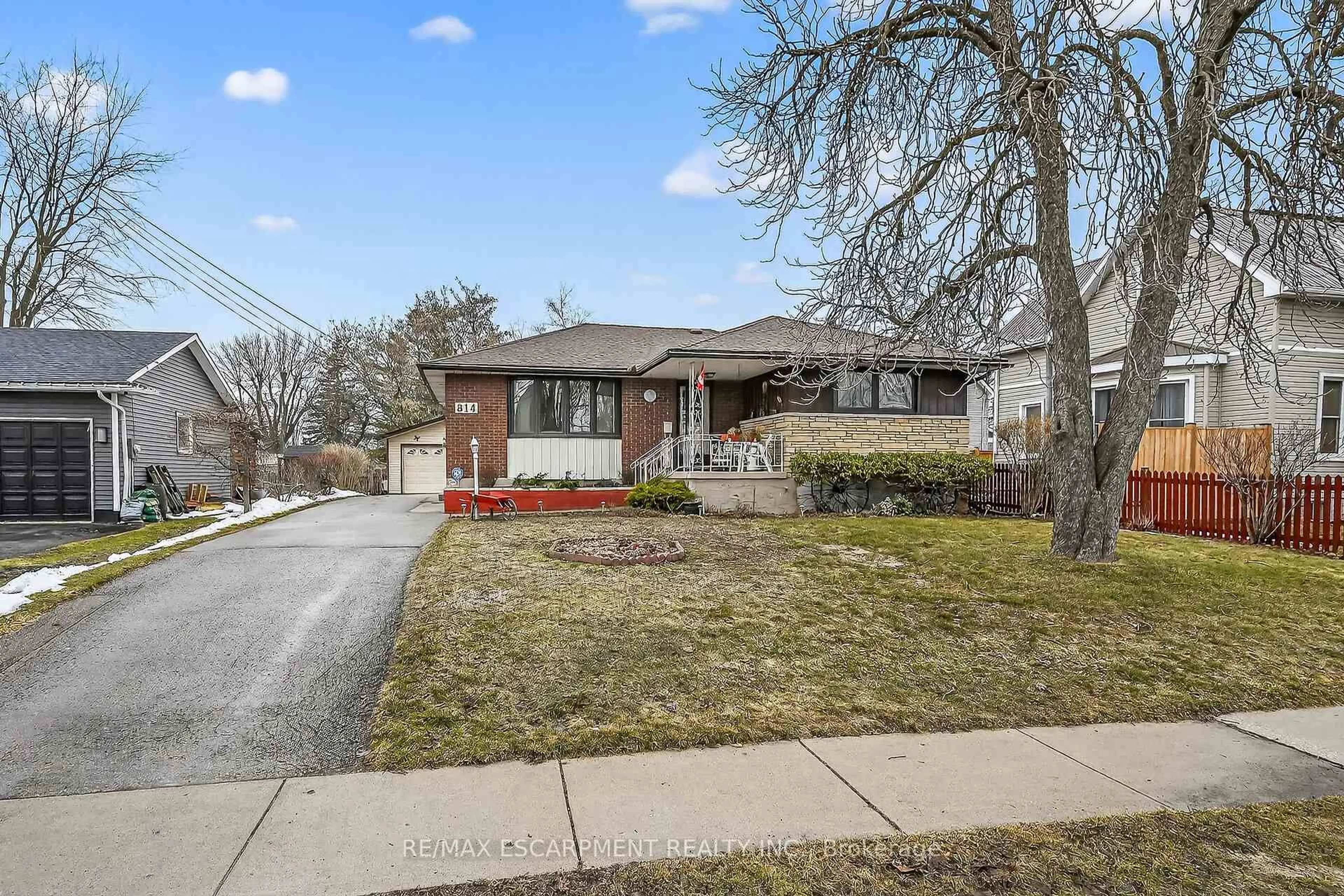 Home with brick exterior material, street for 814 CEDAR St, Haldimand Ontario N1A 2K2