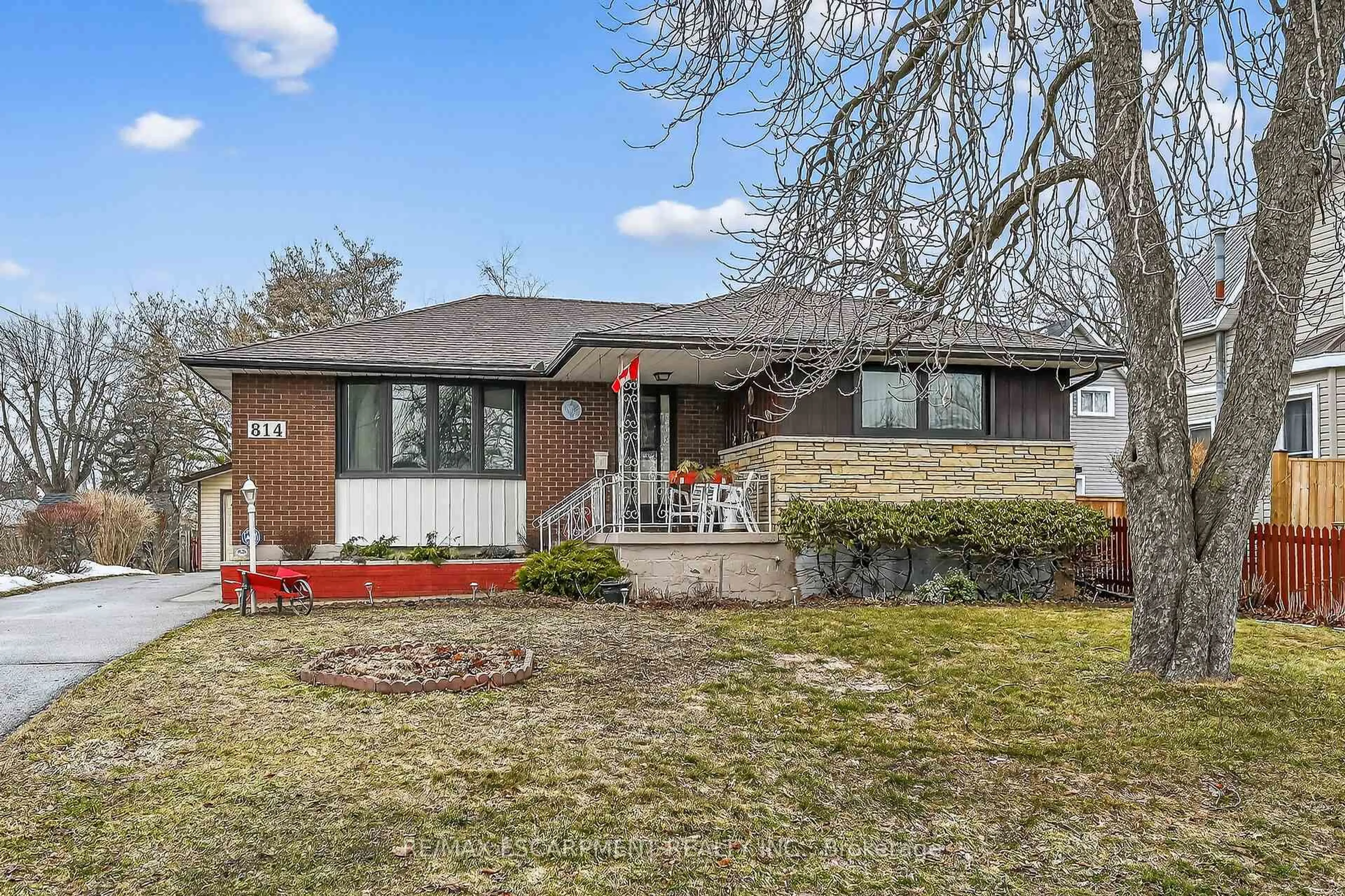 Home with brick exterior material, street for 814 CEDAR St, Haldimand Ontario N1A 2K2