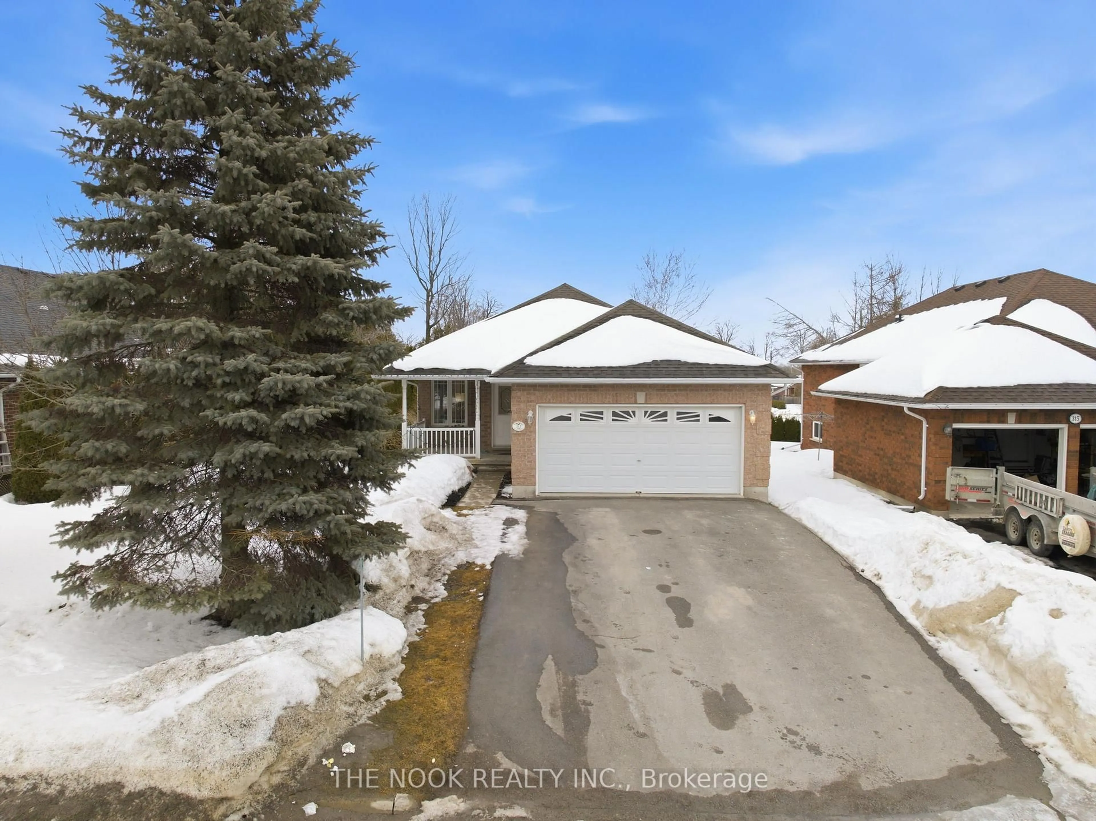 A pic from outside/outdoor area/front of a property/back of a property/a pic from drone, street for 317 Woodward Ave, Selwyn Ontario K9L 1K2