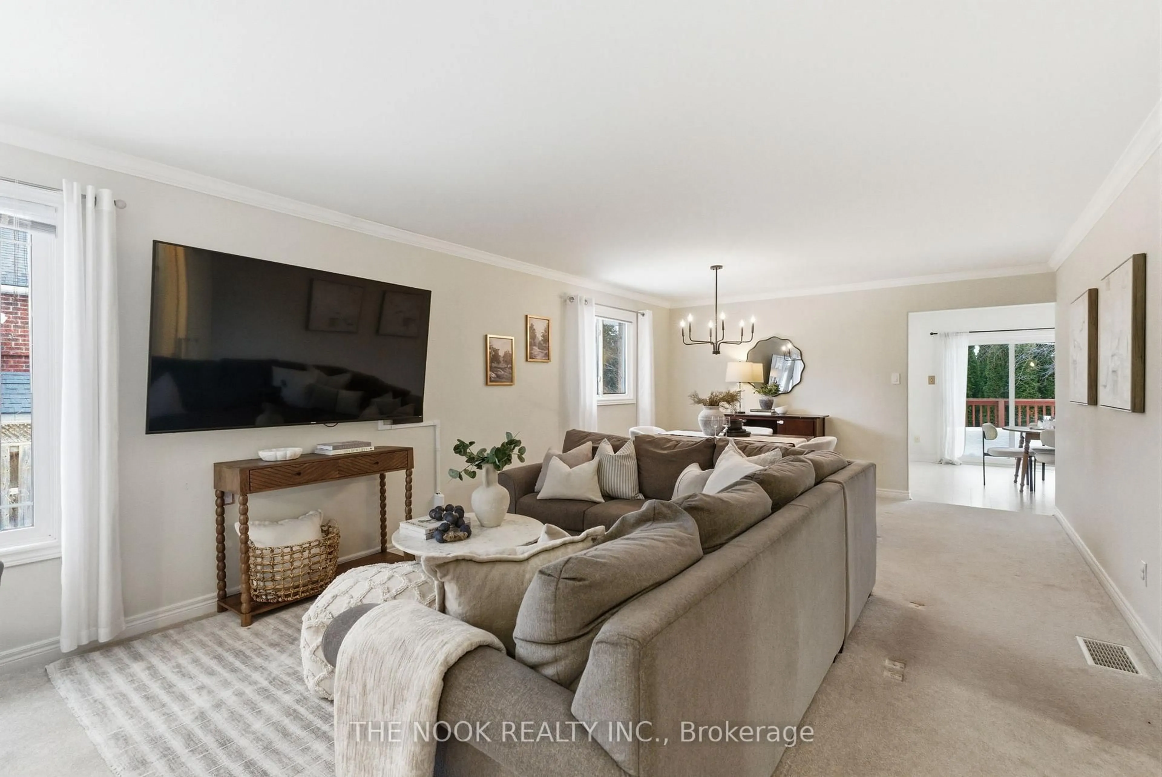 Living room with furniture, unknown for 317 Woodward Ave, Selwyn Ontario K9L 1K2