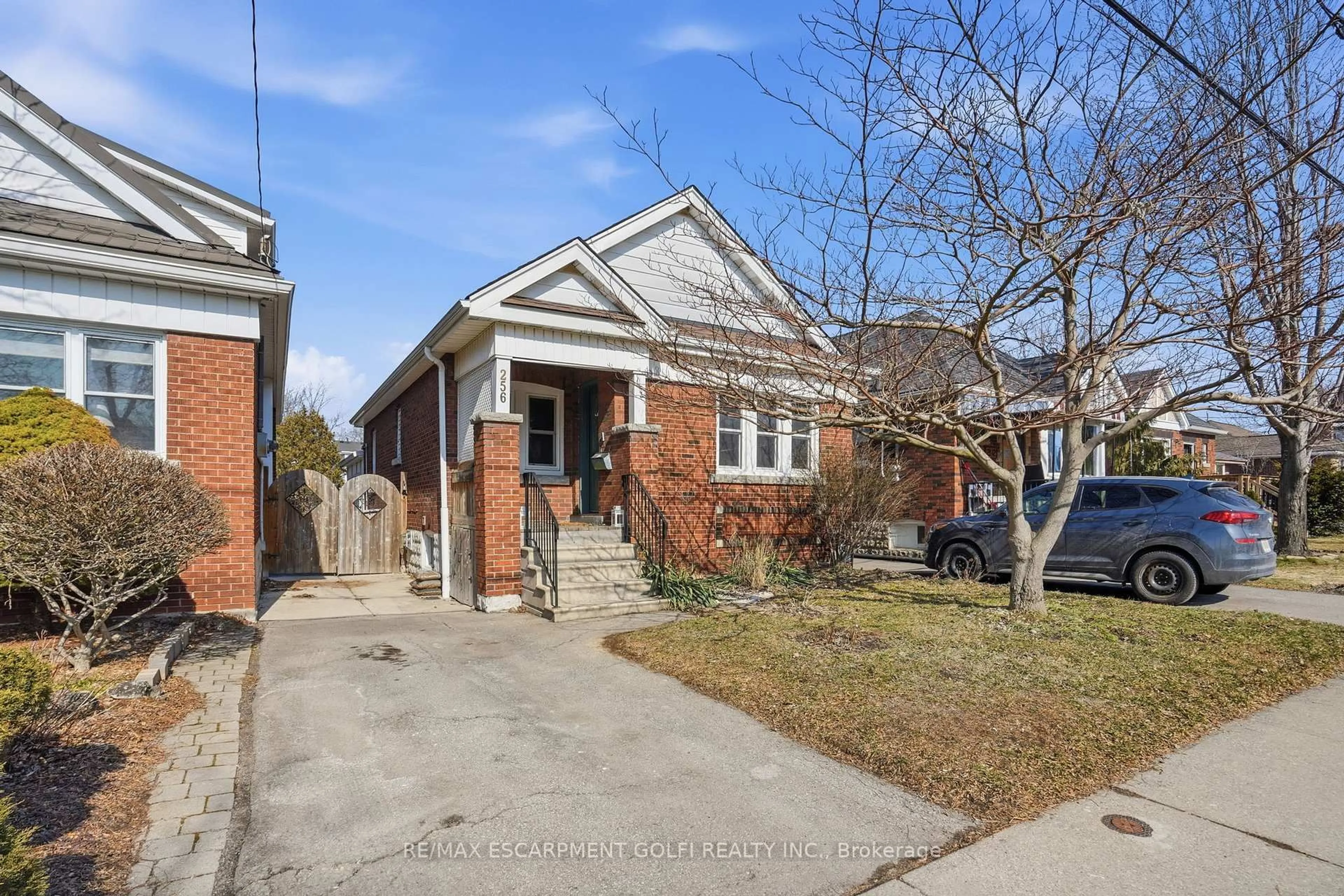 Home with brick exterior material, street for 256 Stanley Ave, Hamilton Ontario L8P 2L6