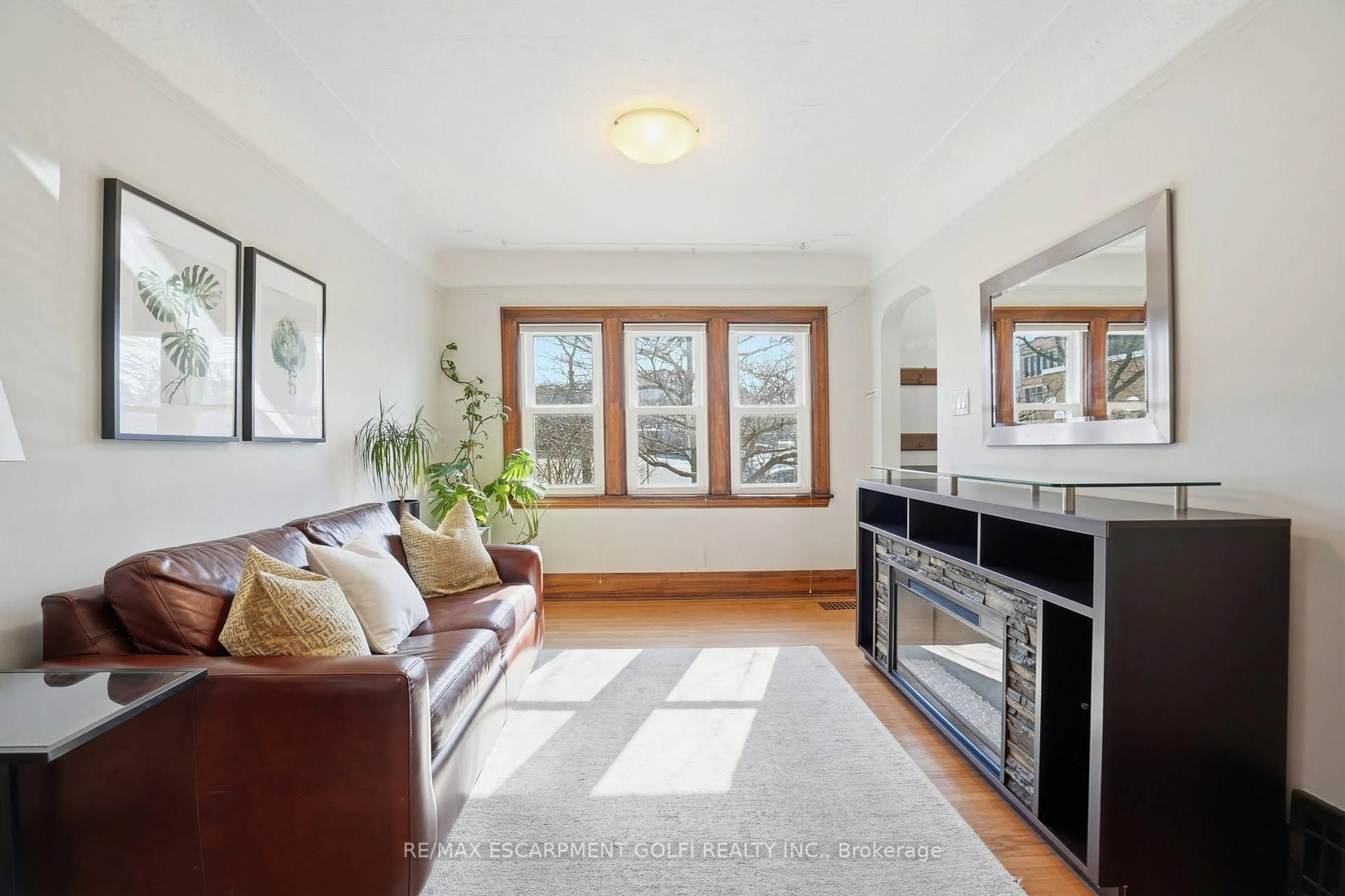 Living room with furniture, unknown for 256 Stanley Ave, Hamilton Ontario L8P 2L6