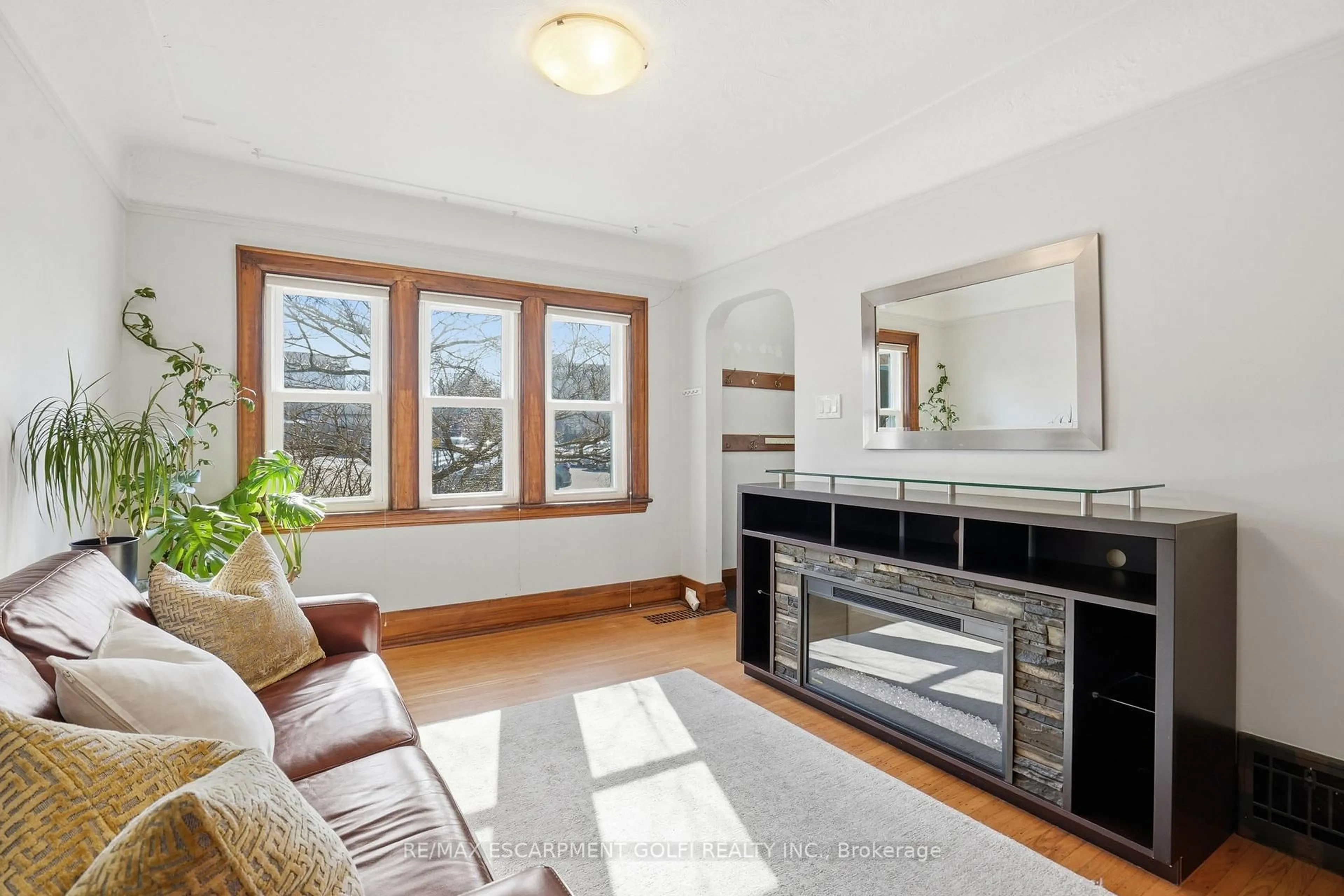 Living room with furniture, unknown for 256 Stanley Ave, Hamilton Ontario L8P 2L6