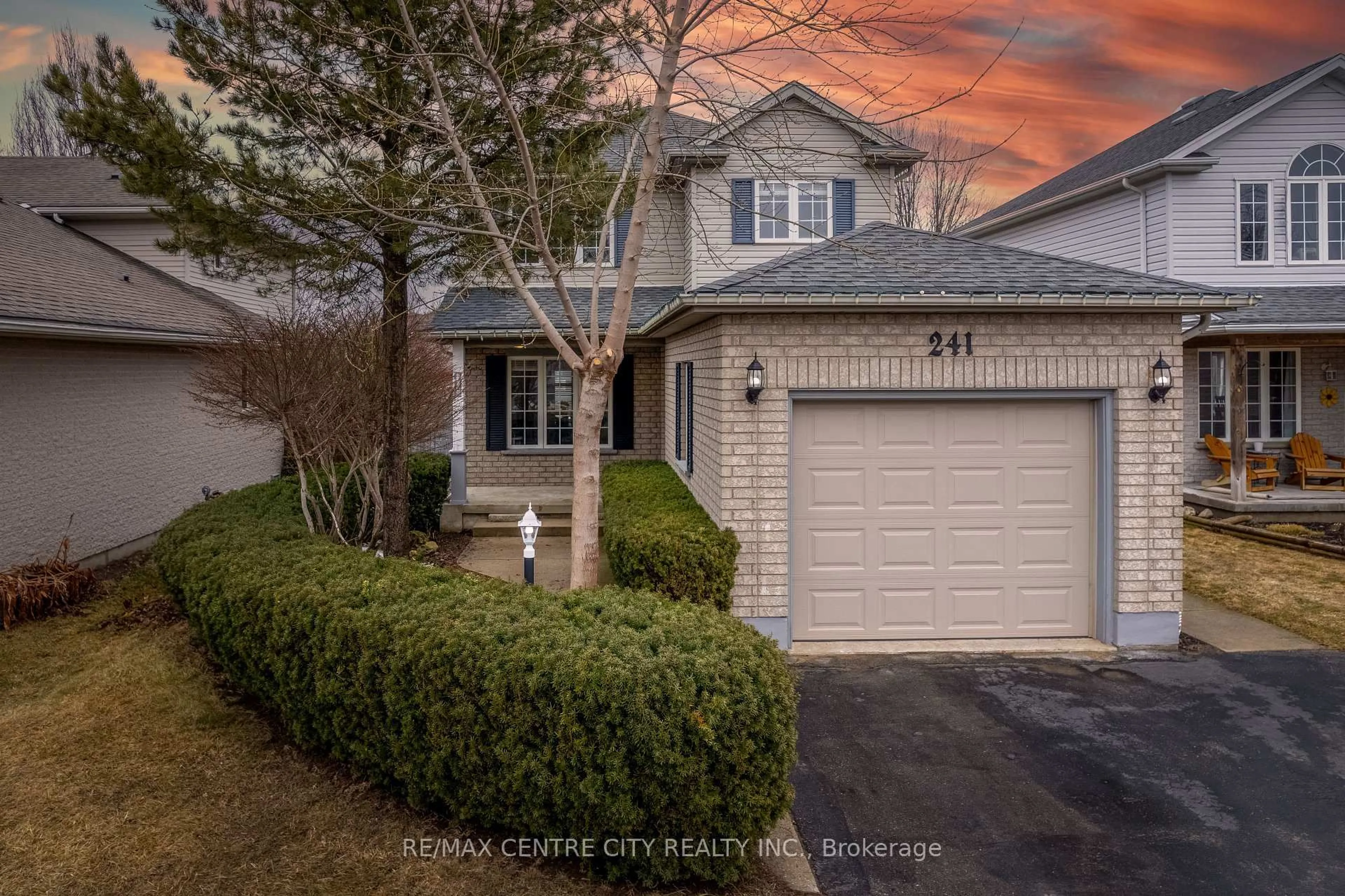 A pic from outside/outdoor area/front of a property/back of a property/a pic from drone, street for 241 Parkview Dr, Strathroy-Caradoc Ontario N7G 4C1