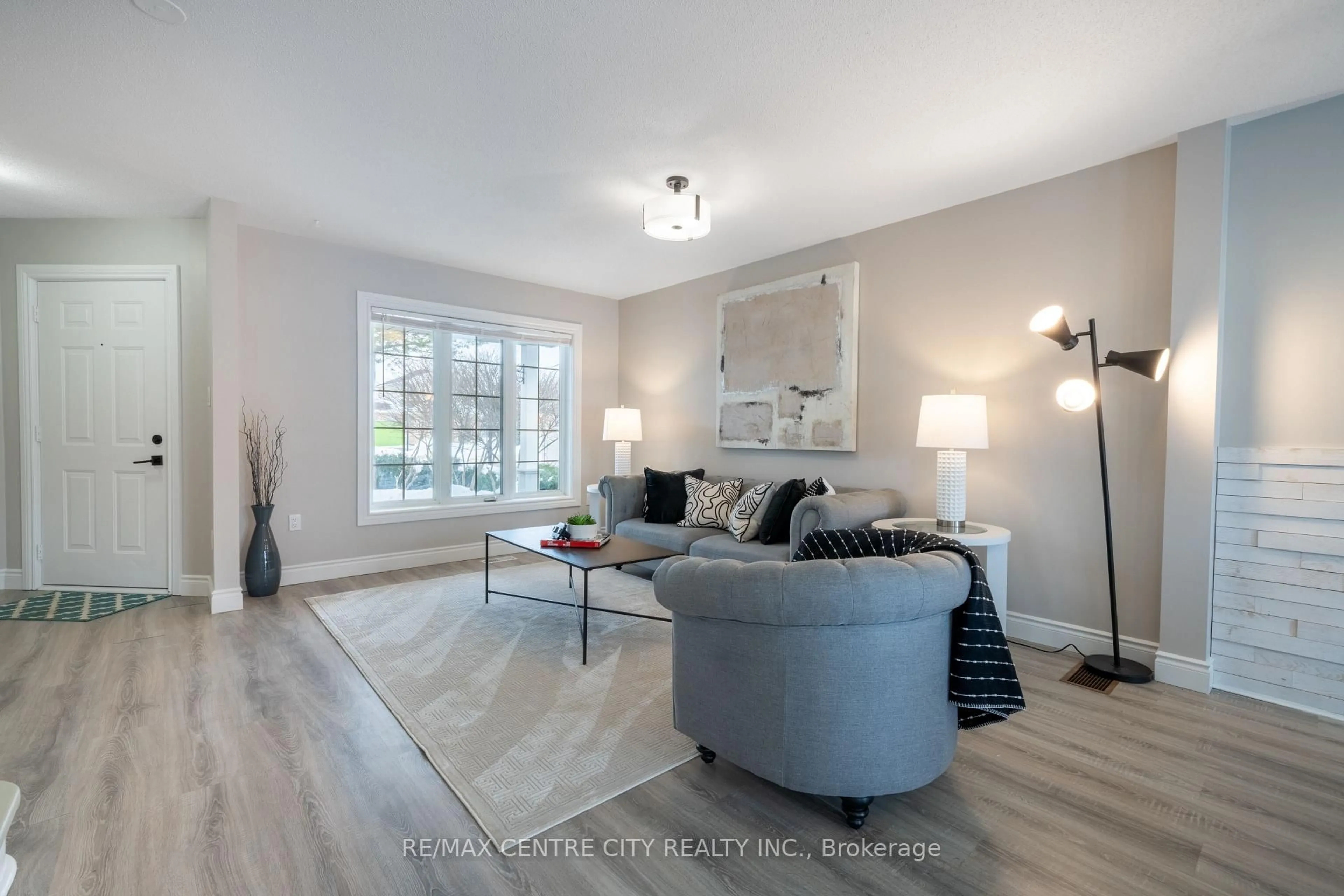 Living room with furniture, unknown for 241 Parkview Dr, Strathroy-Caradoc Ontario N7G 4C1