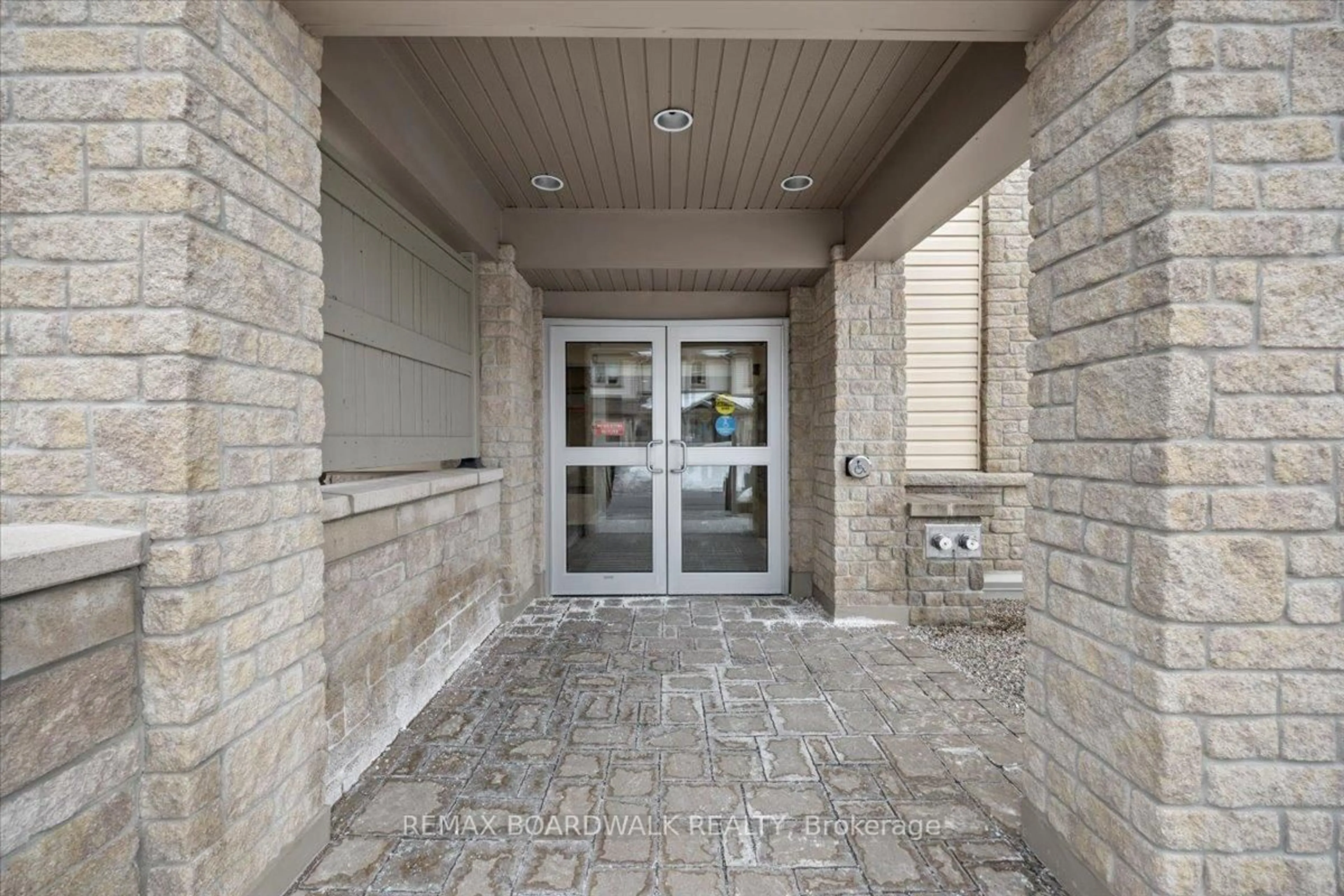 Indoor entryway for 141 Potts Private #414, Ottawa Ontario K4A 0X9