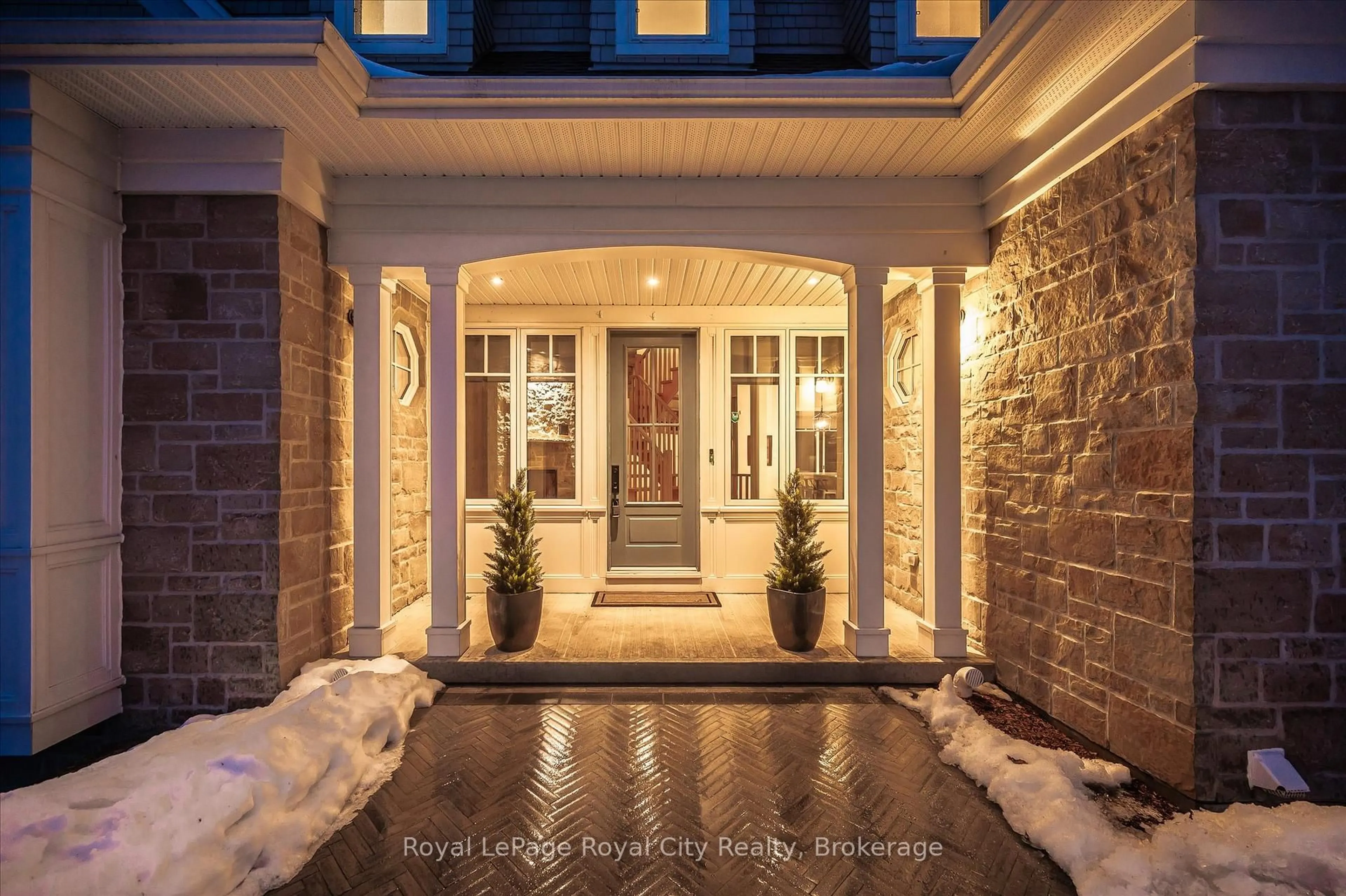 Indoor entryway for 226 Carter Rd, Puslinch Ontario N1L 1B8