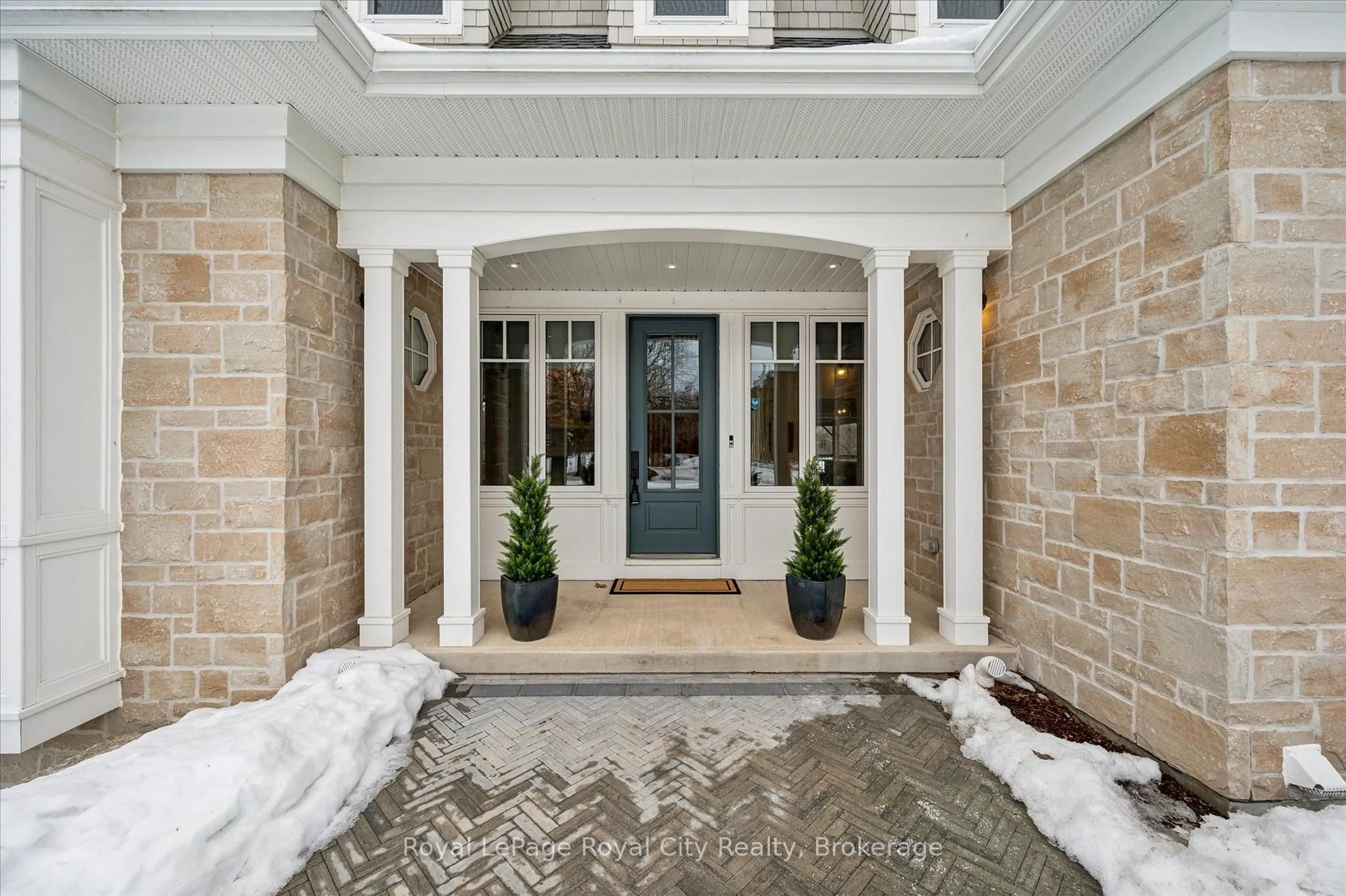 Indoor entryway for 226 Carter Rd, Puslinch Ontario N1L 1B8
