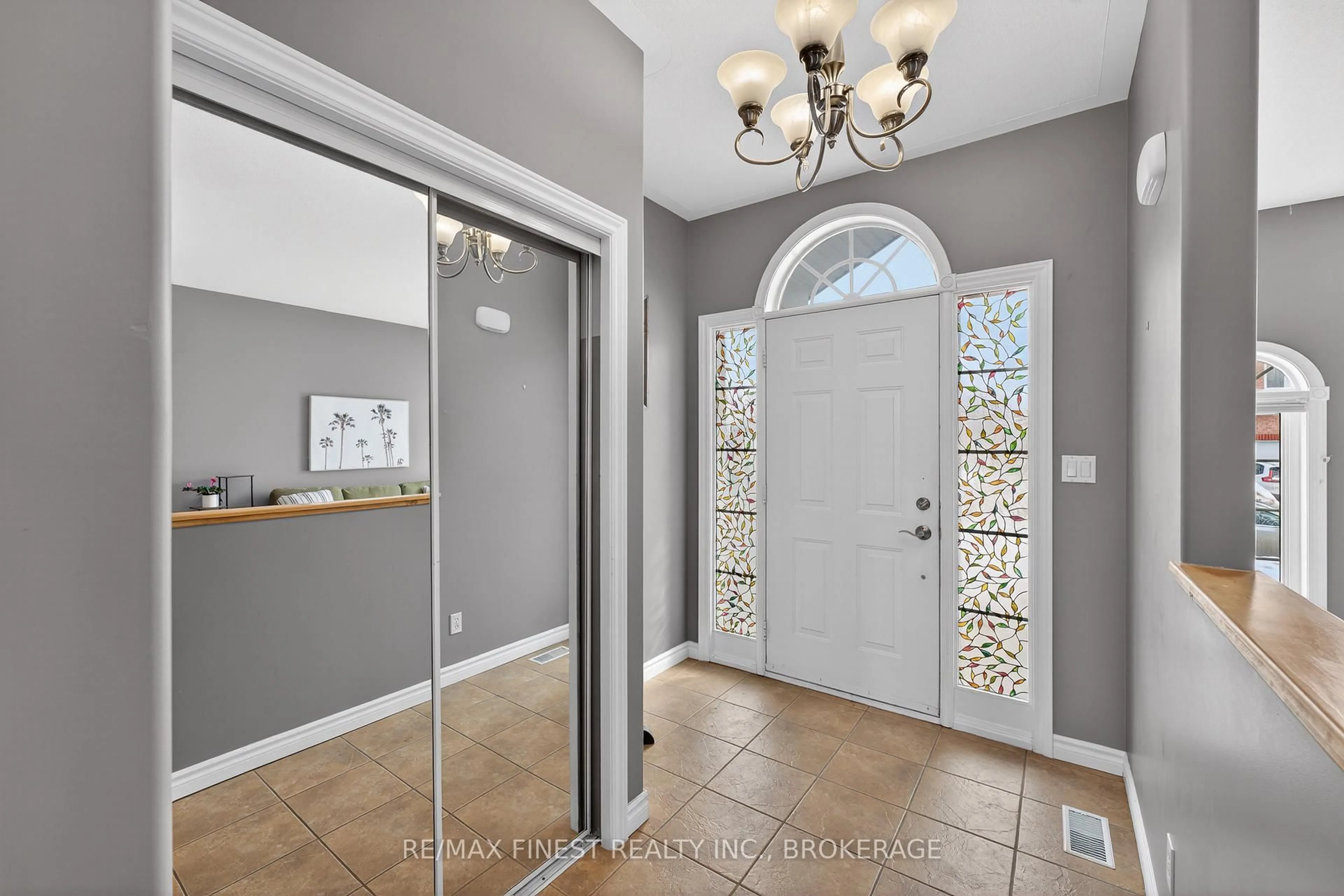 Indoor entryway for 396 Quarry Pond Crt, Kingston Ontario K7K 7L3